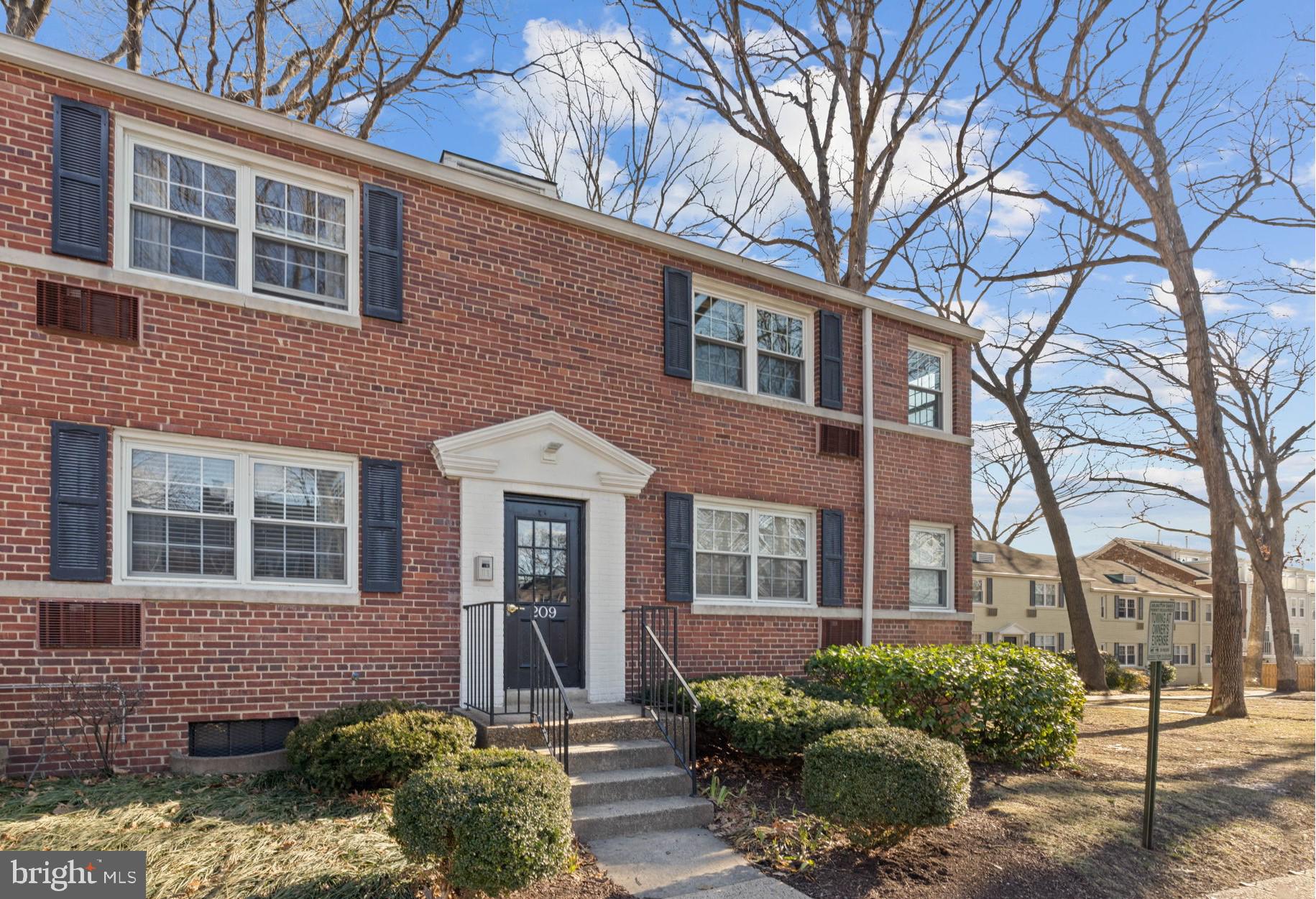 ARLINGTON OAKS - Residential