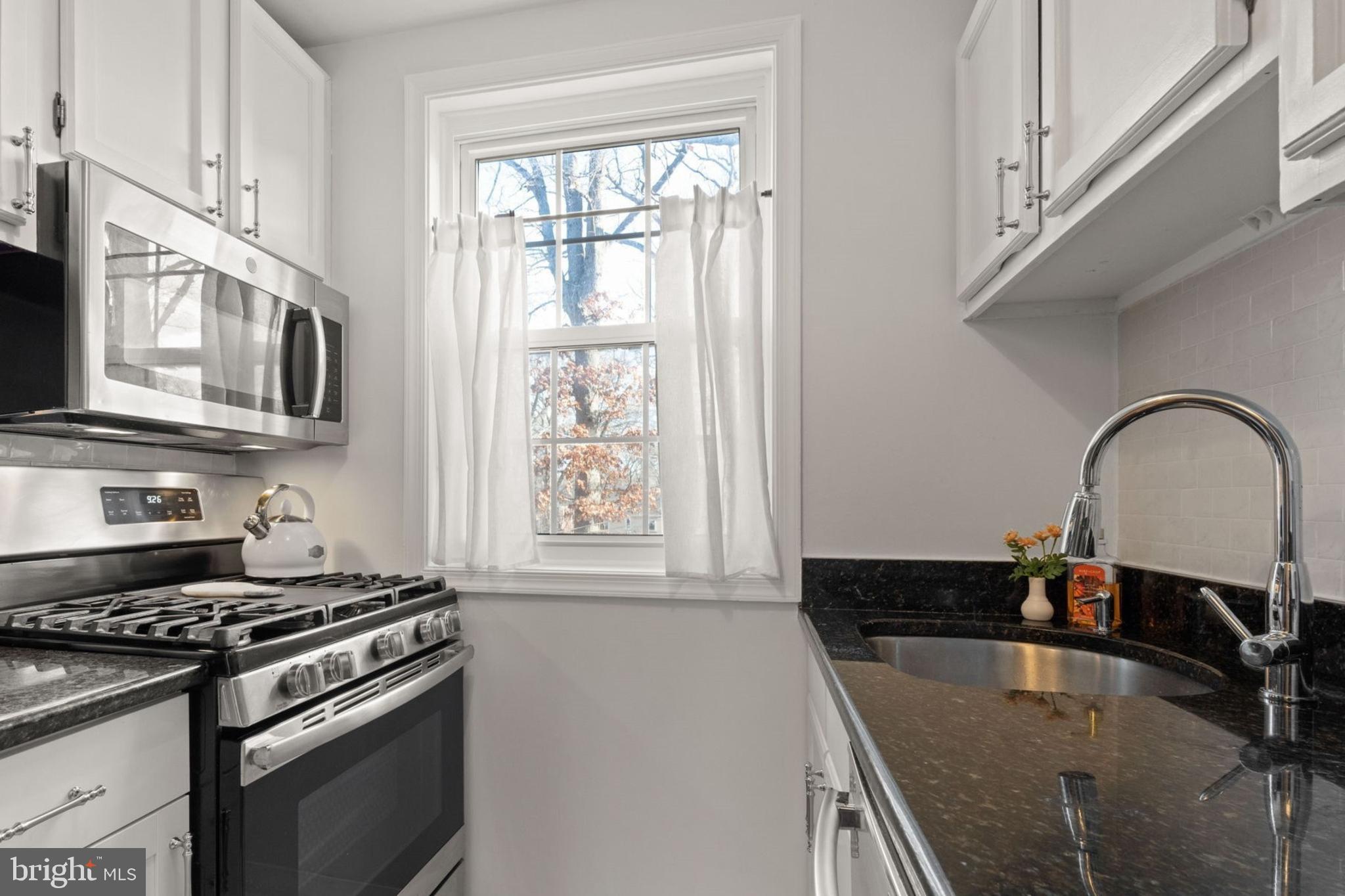 ARLINGTON OAKS - Residential