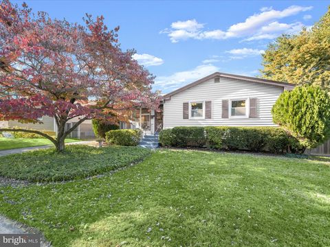 Photo of 13214 Dumbarton Drive, ROCKVILLE, MD 20853 (MLS # MDMC2202486)