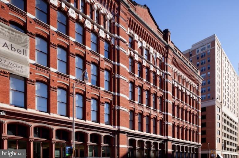 DOWNTOWN - Residential Lease