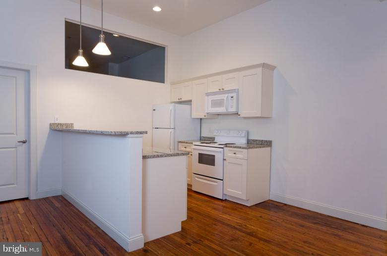 DOWNTOWN - Residential Lease
