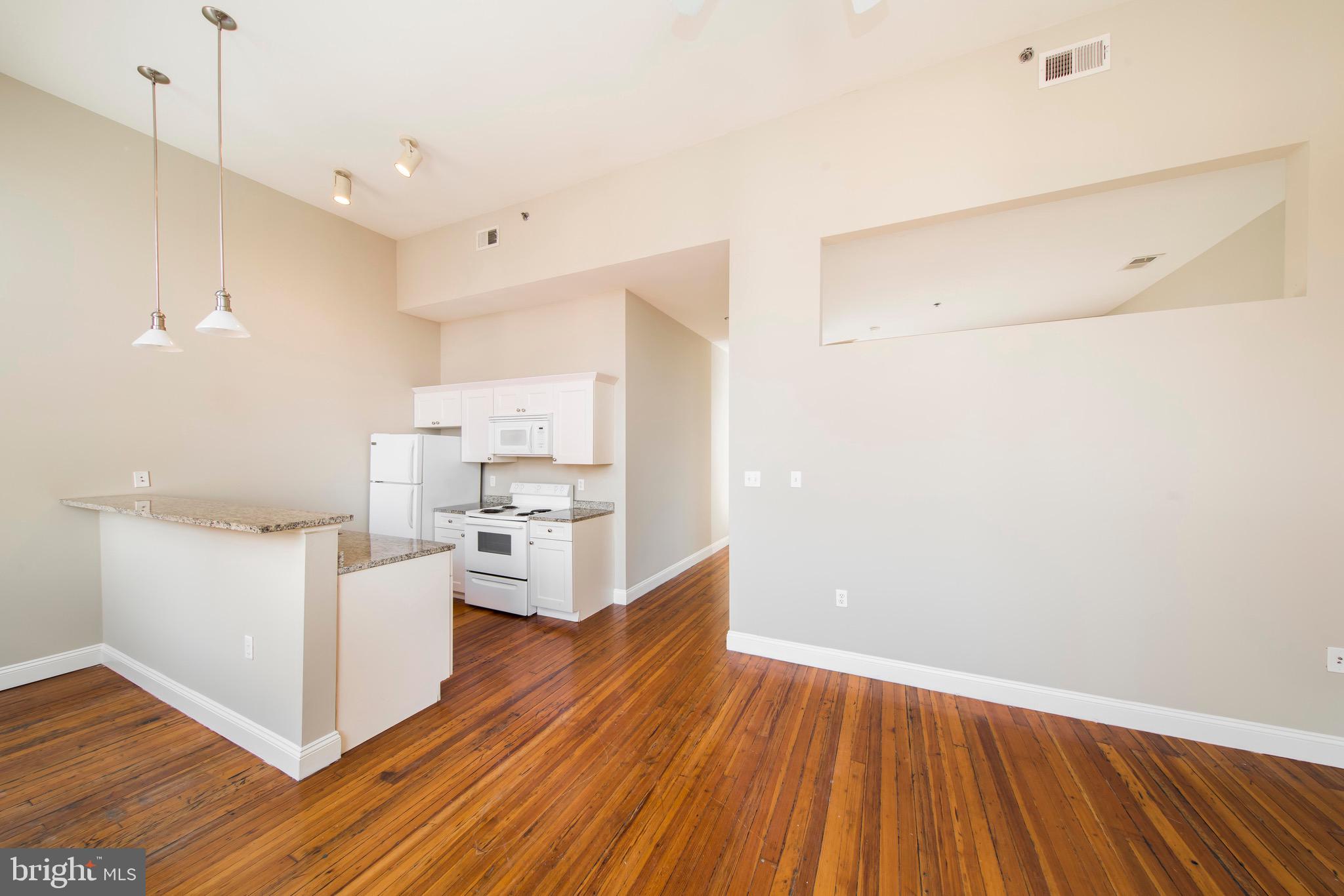 DOWNTOWN - Residential Lease