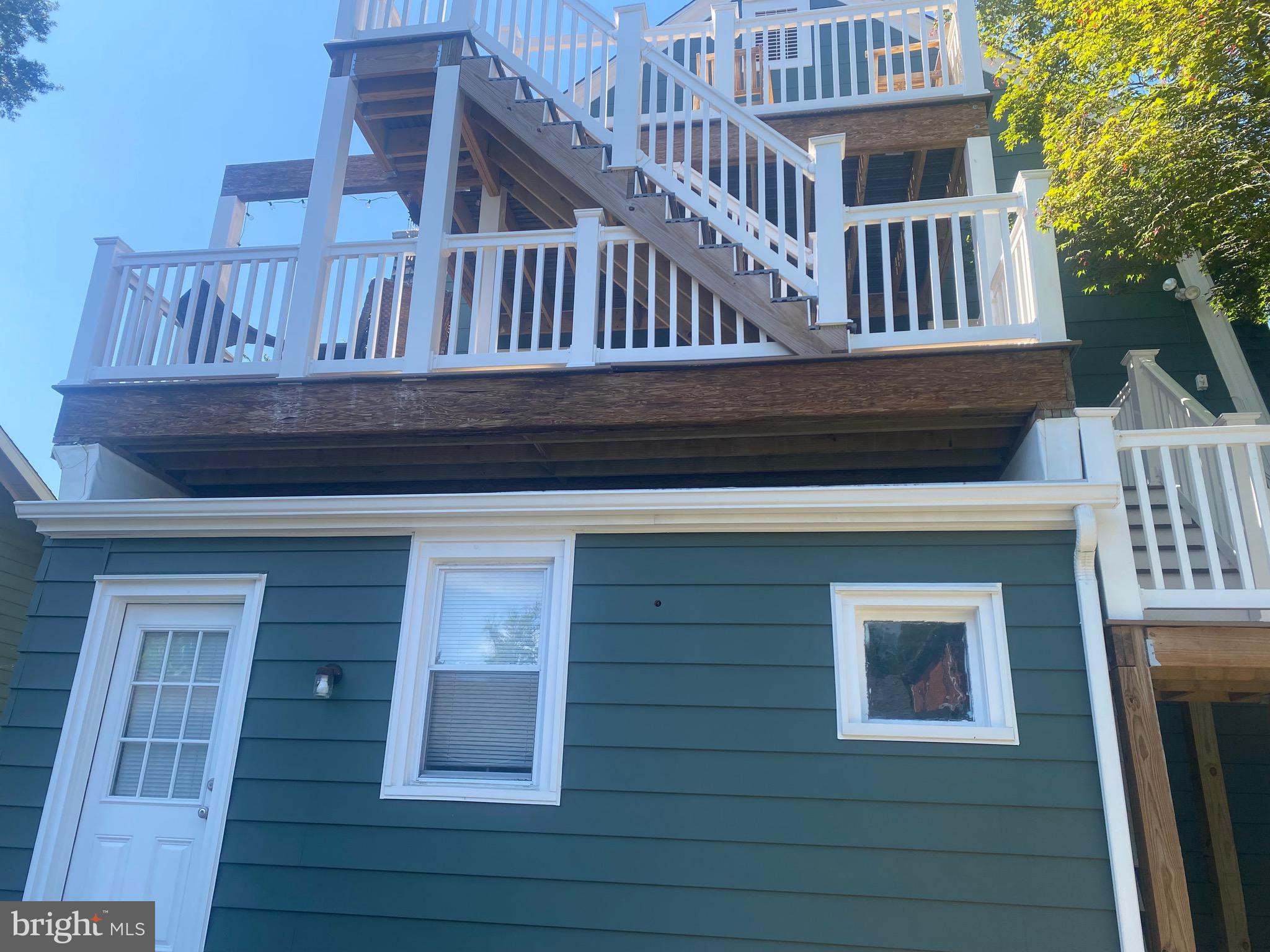 204 W REDMAN AVENUE W