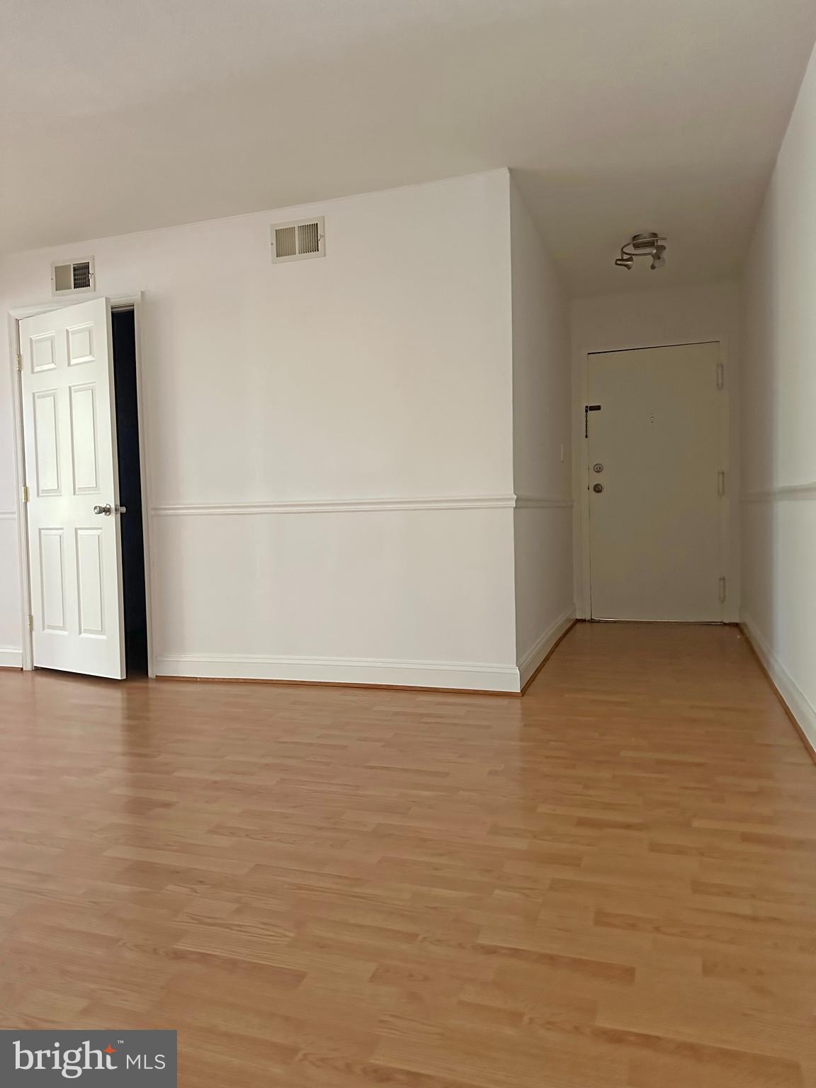 OAKLAND MILLS - Residential