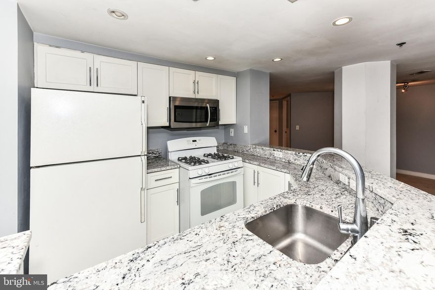 Wonderfully maintained 2BR/1.5BA condo *Conveniently situated in walking distance to 2 Metros! Comes with one garage parking space! Open kitchen with upgraded counters & tiled floors *Bright & open living room with lots of natural sunlight beaming through, neutral paint*Bonus space with TWO lovely sunrooms *It's also steps to Ballston Mall, restaurants, shopping. Easy access to DC, Crystal City, Reagan airport & I-66 *A commuter's dream location *Water/Sewer/Trash and storage unit included in rent! *Washer & Dryer in-unit**Building COA only allows 1 pet per unit**

*Lease Available 7/7/2025