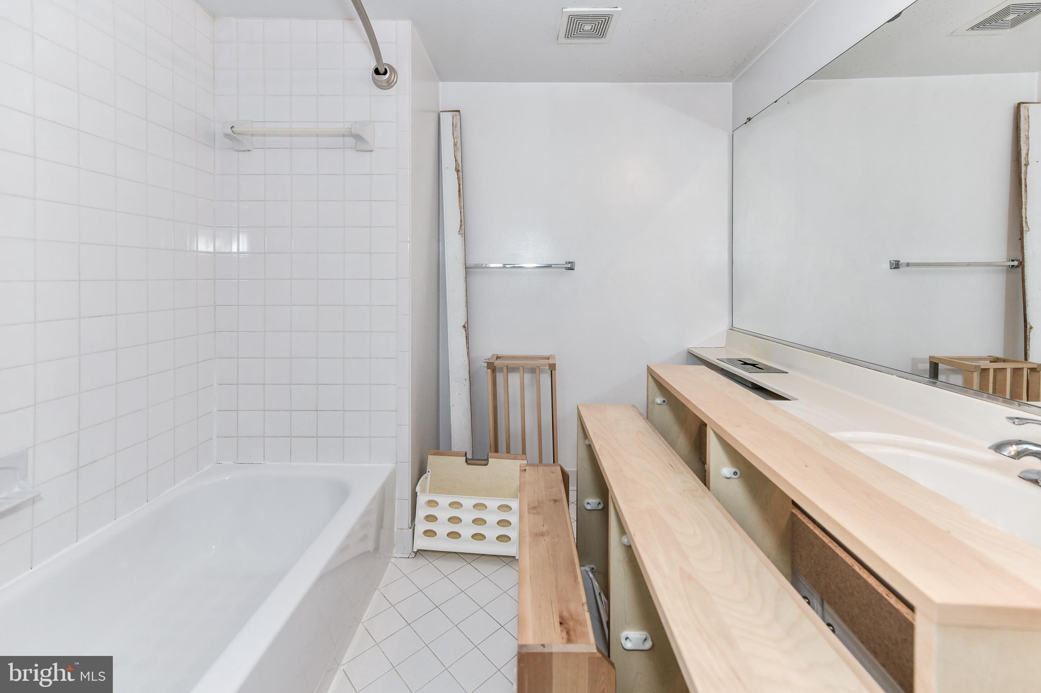 WINDSOR PLAZA - Residential Lease