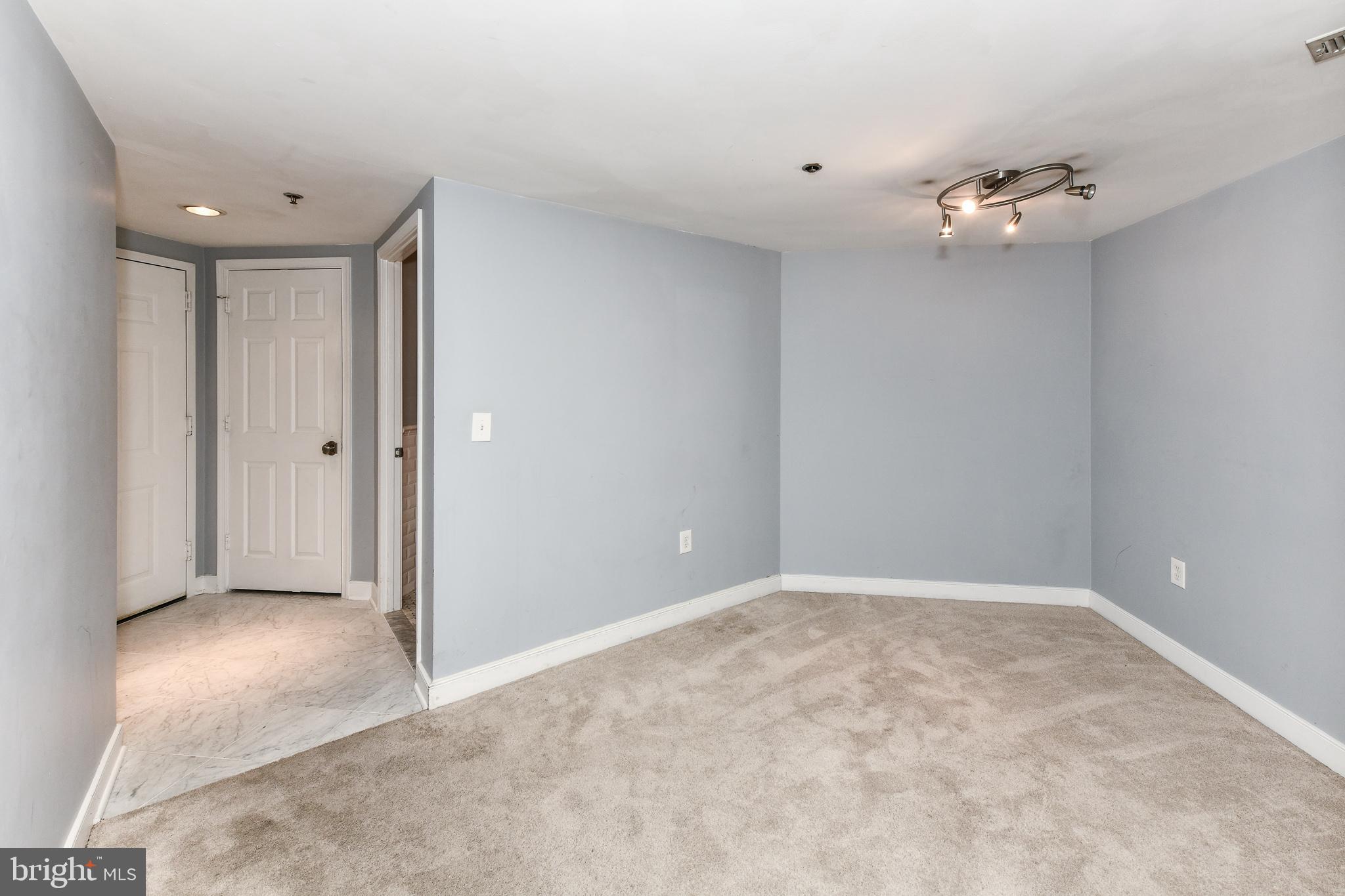 WINDSOR PLAZA - Residential Lease