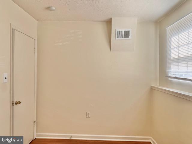 DERWOOD STATION - Residential Lease