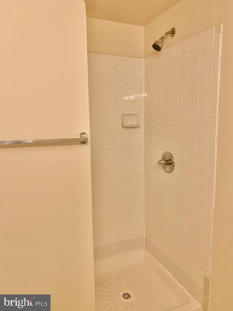 DERWOOD STATION - Residential Lease