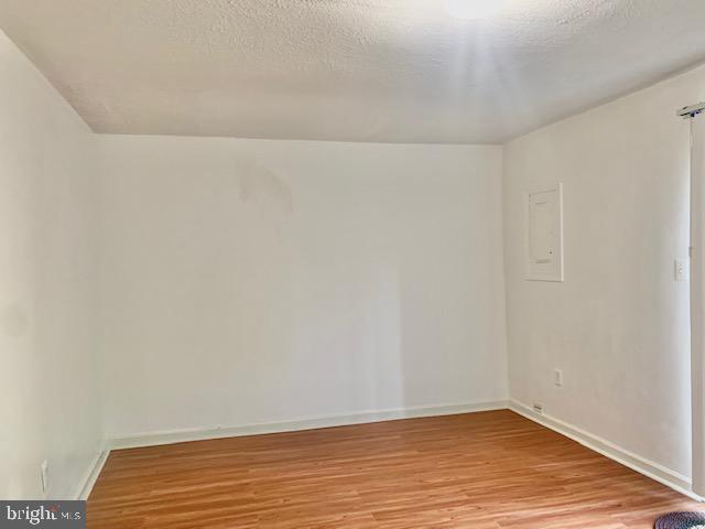 DERWOOD STATION - Residential Lease