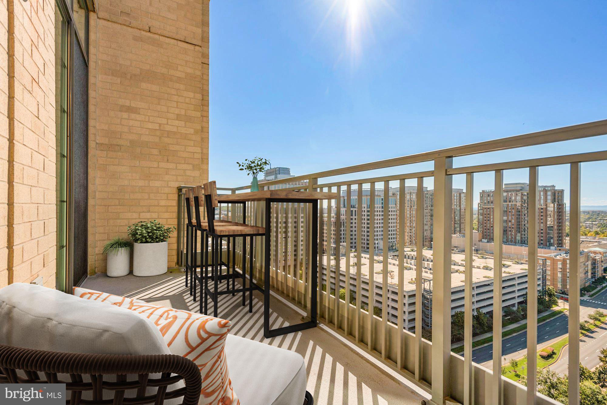 RESTON - Residential