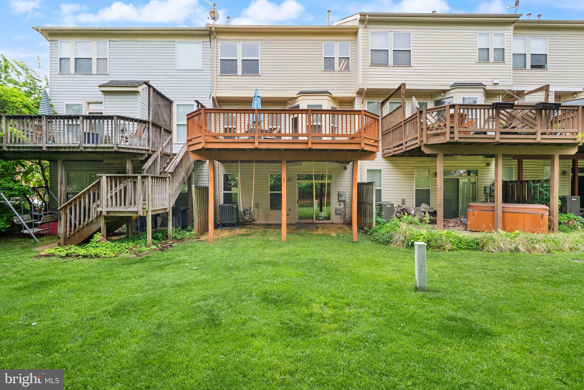 ASHBURN VILLAGE - Residential