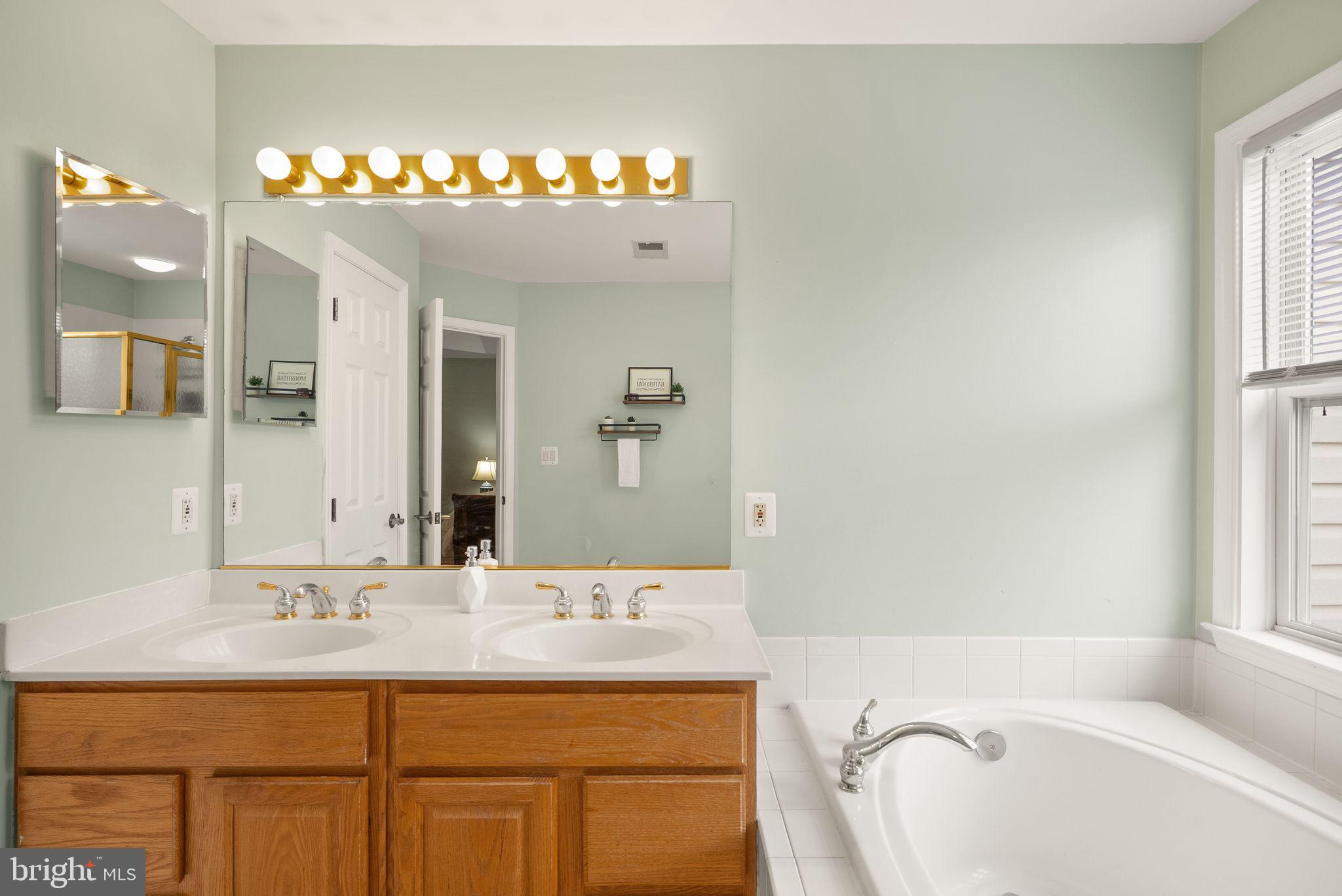 ASHBURN VILLAGE - Residential