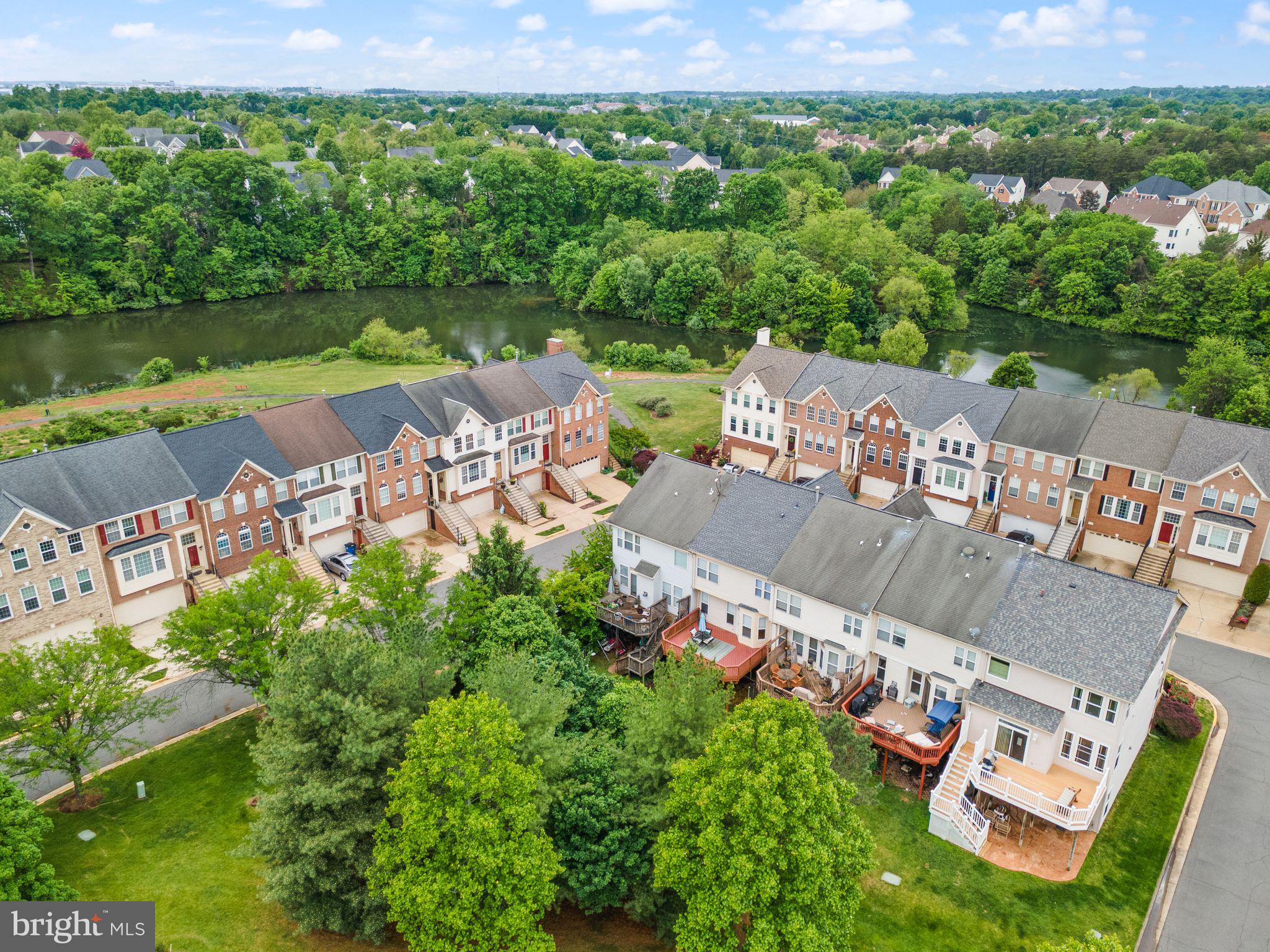 ASHBURN VILLAGE - Residential