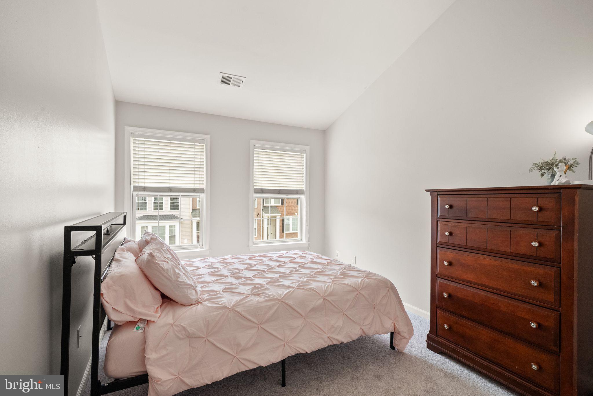 ASHBURN VILLAGE - Residential
