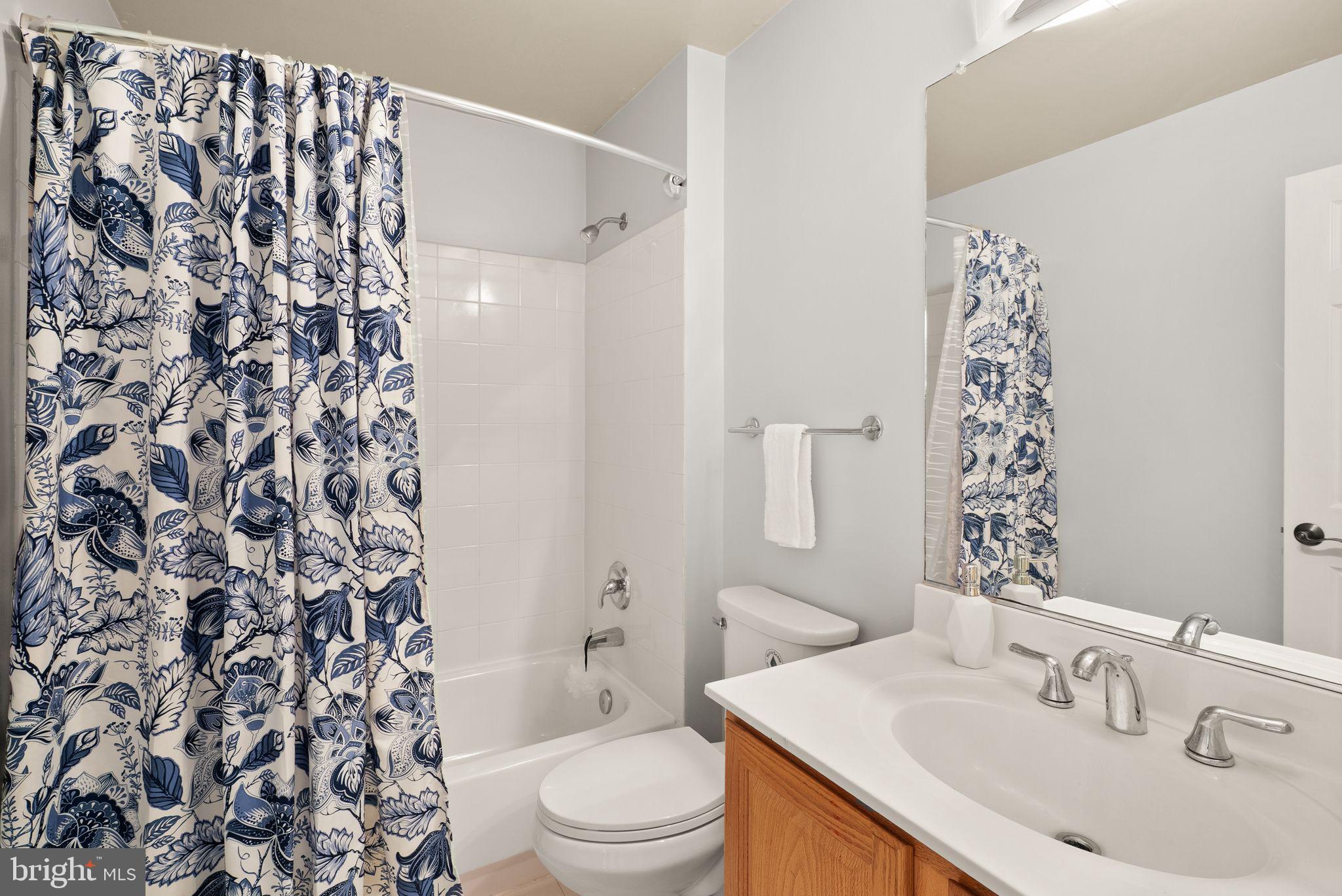 ASHBURN VILLAGE - Residential