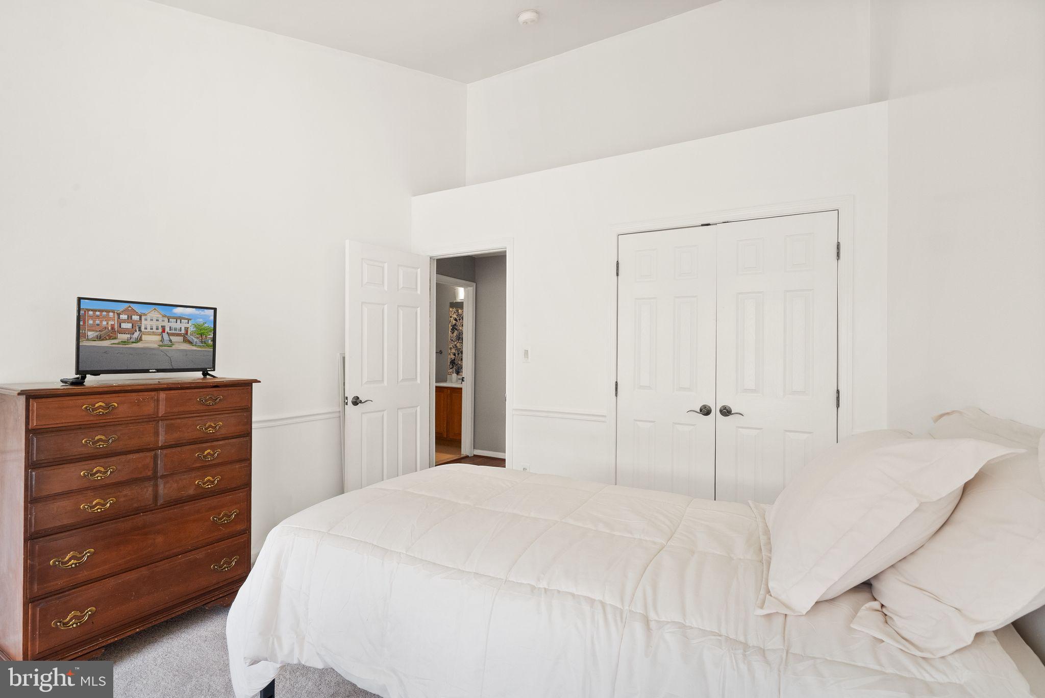 ASHBURN VILLAGE - Residential