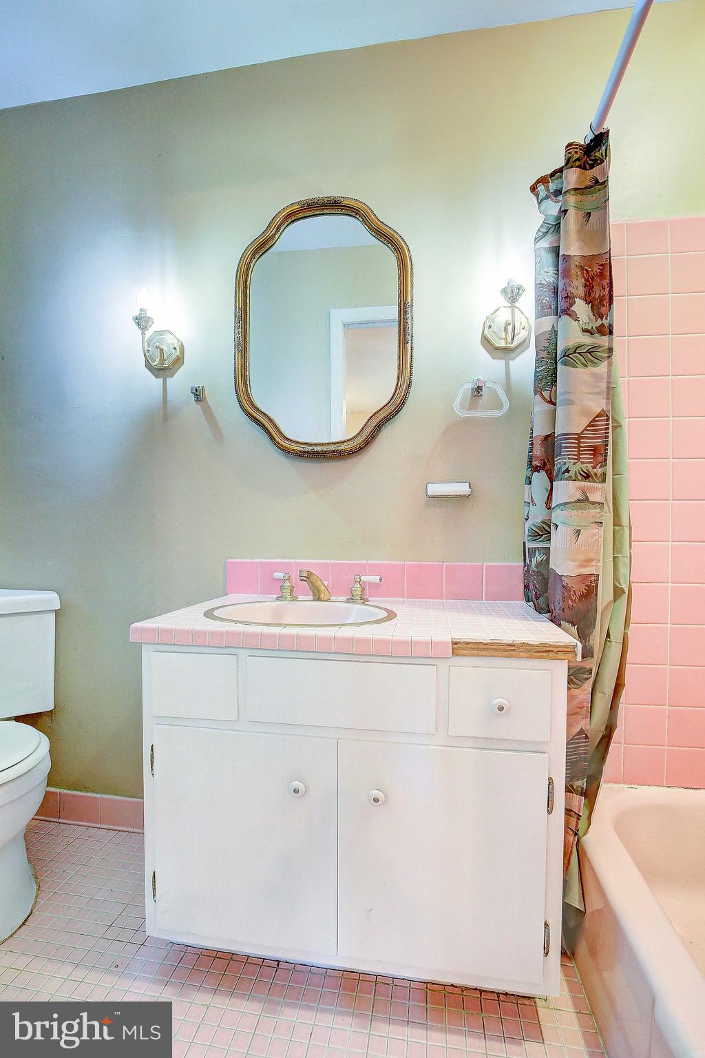 WARRLINDA VILLAGE - Residential