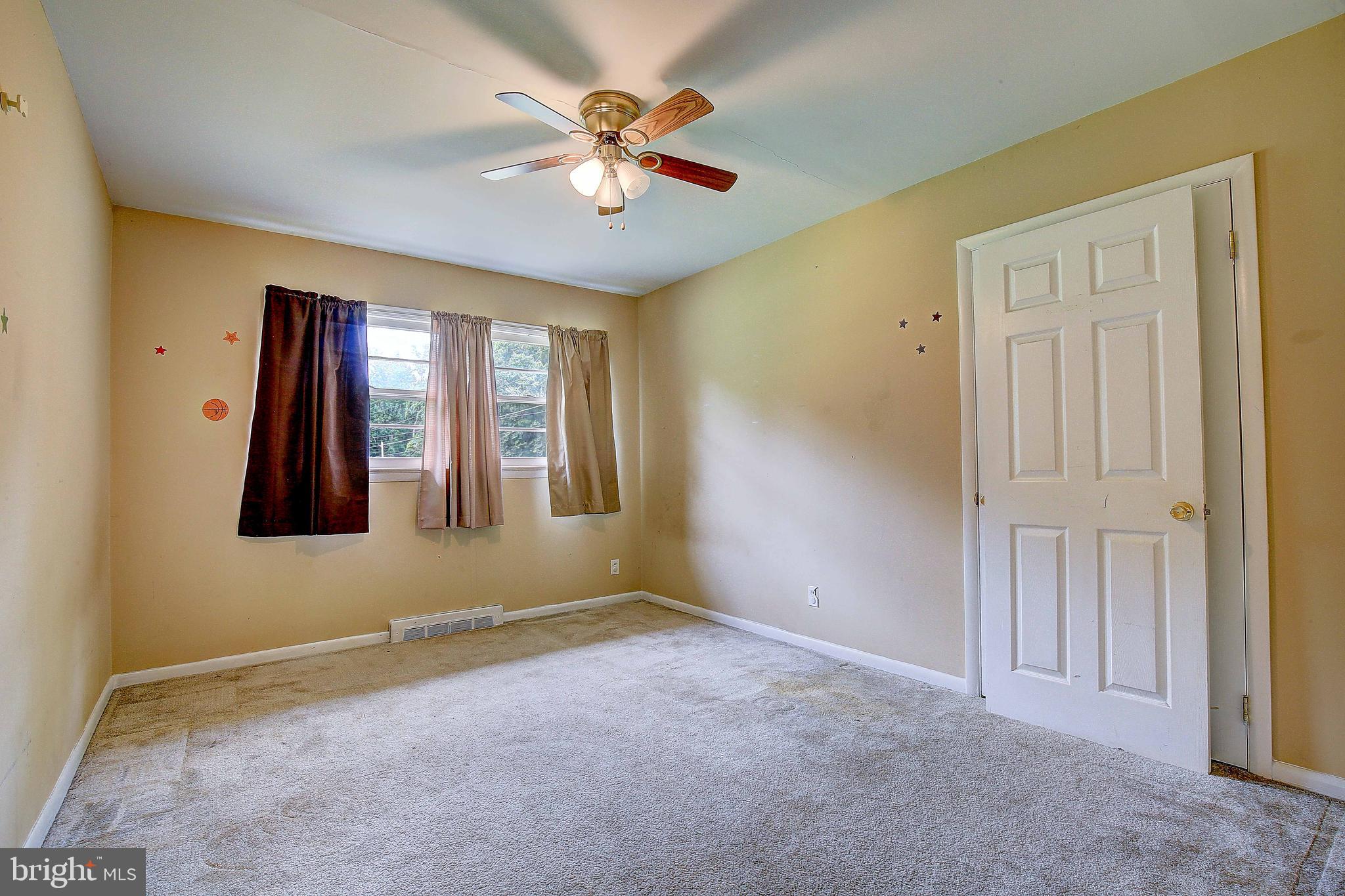 WARRLINDA VILLAGE - Residential