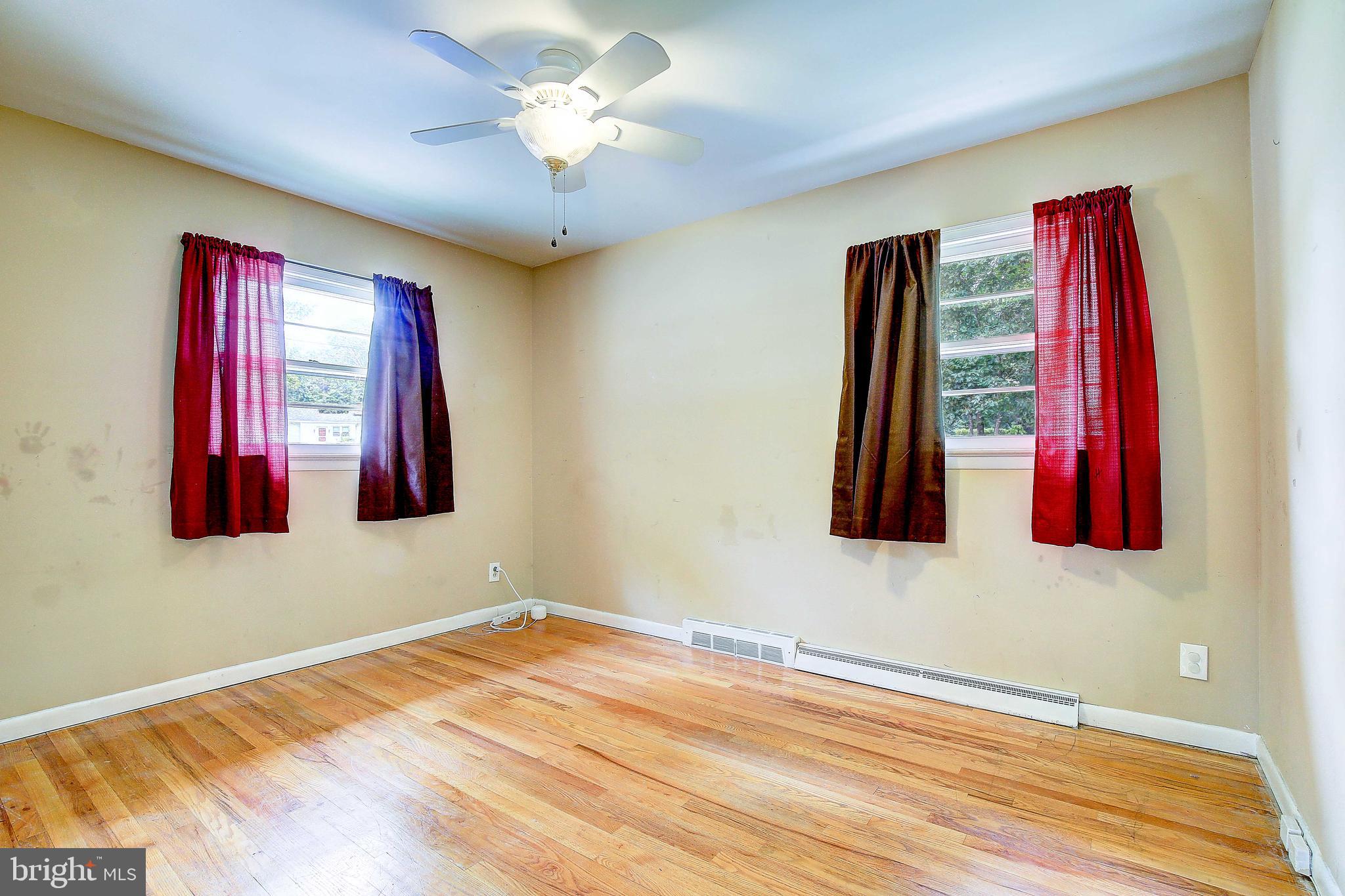 WARRLINDA VILLAGE - Residential