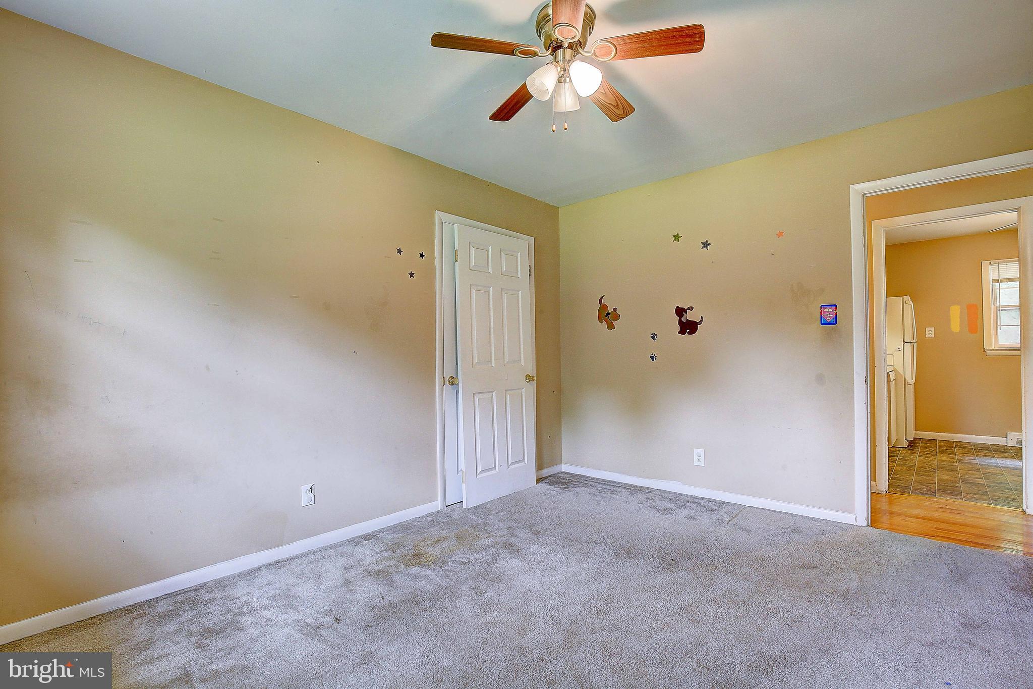 WARRLINDA VILLAGE - Residential