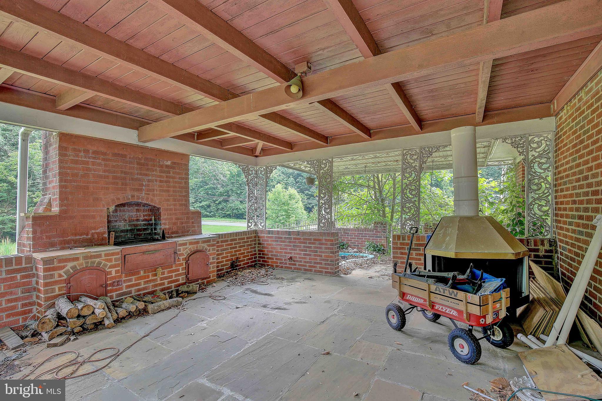 WARRLINDA VILLAGE - Residential