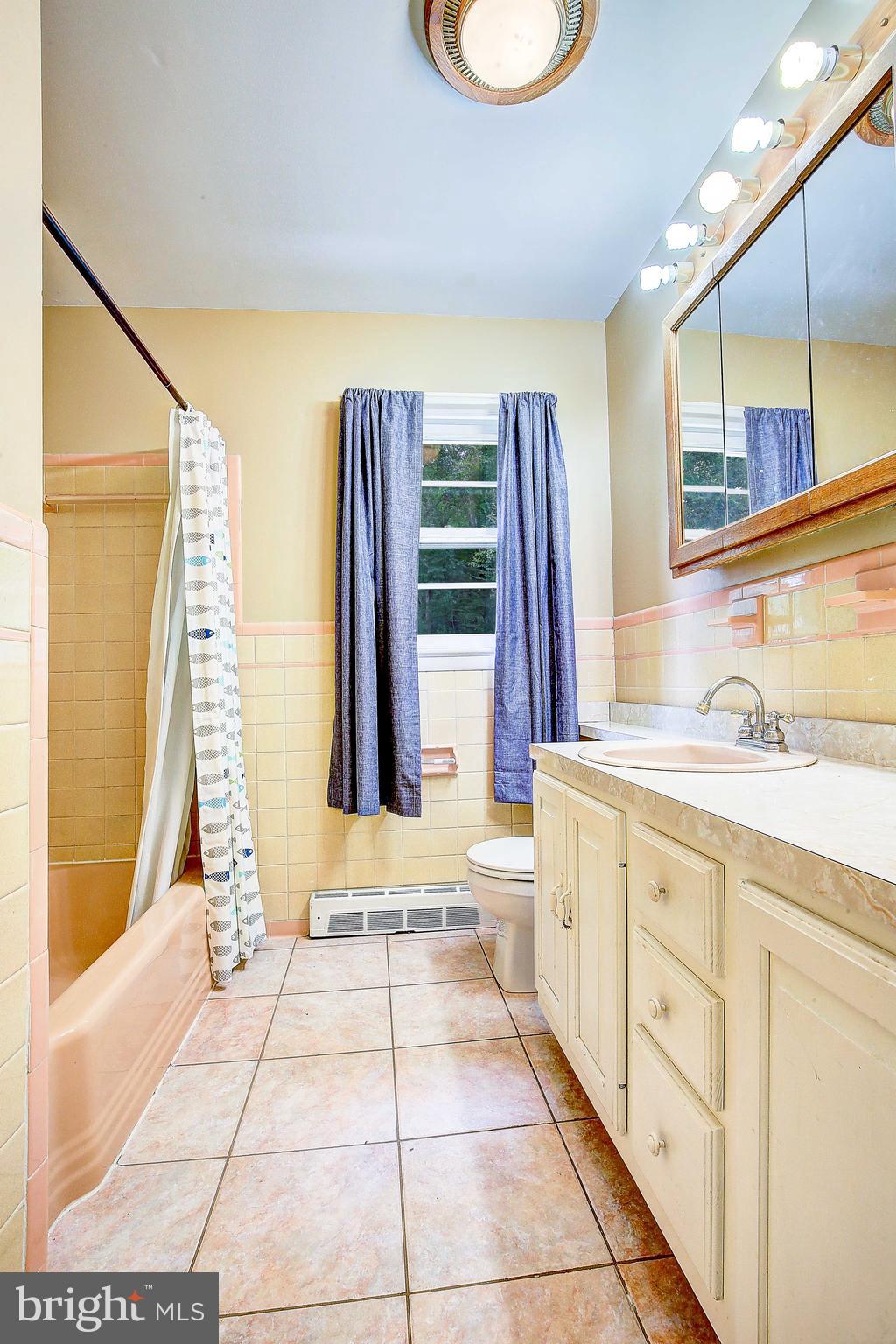 WARRLINDA VILLAGE - Residential