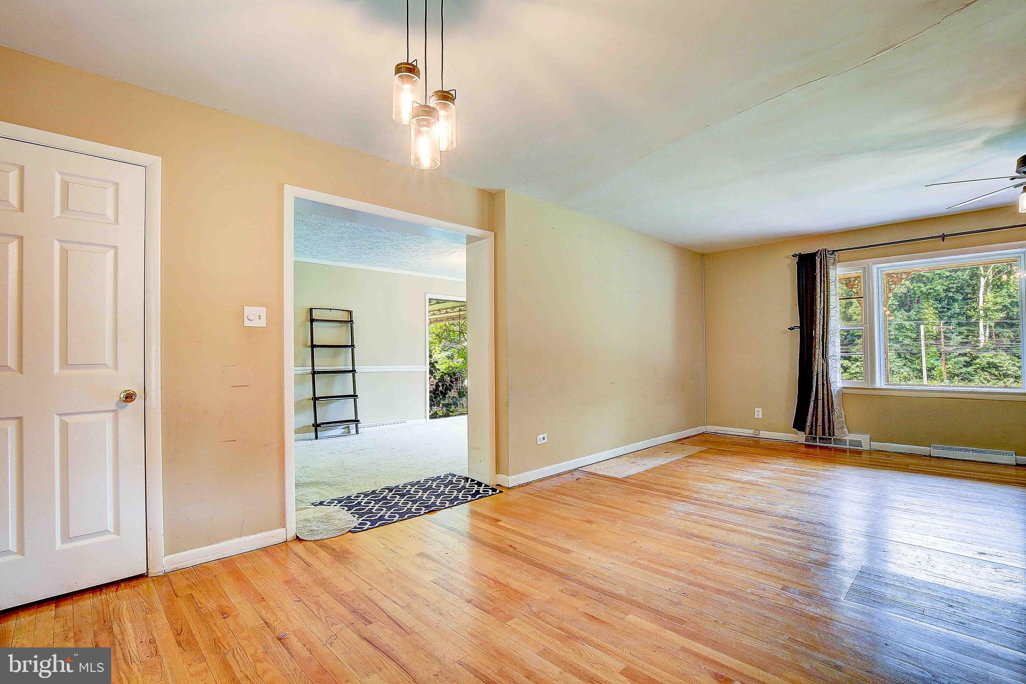 WARRLINDA VILLAGE - Residential