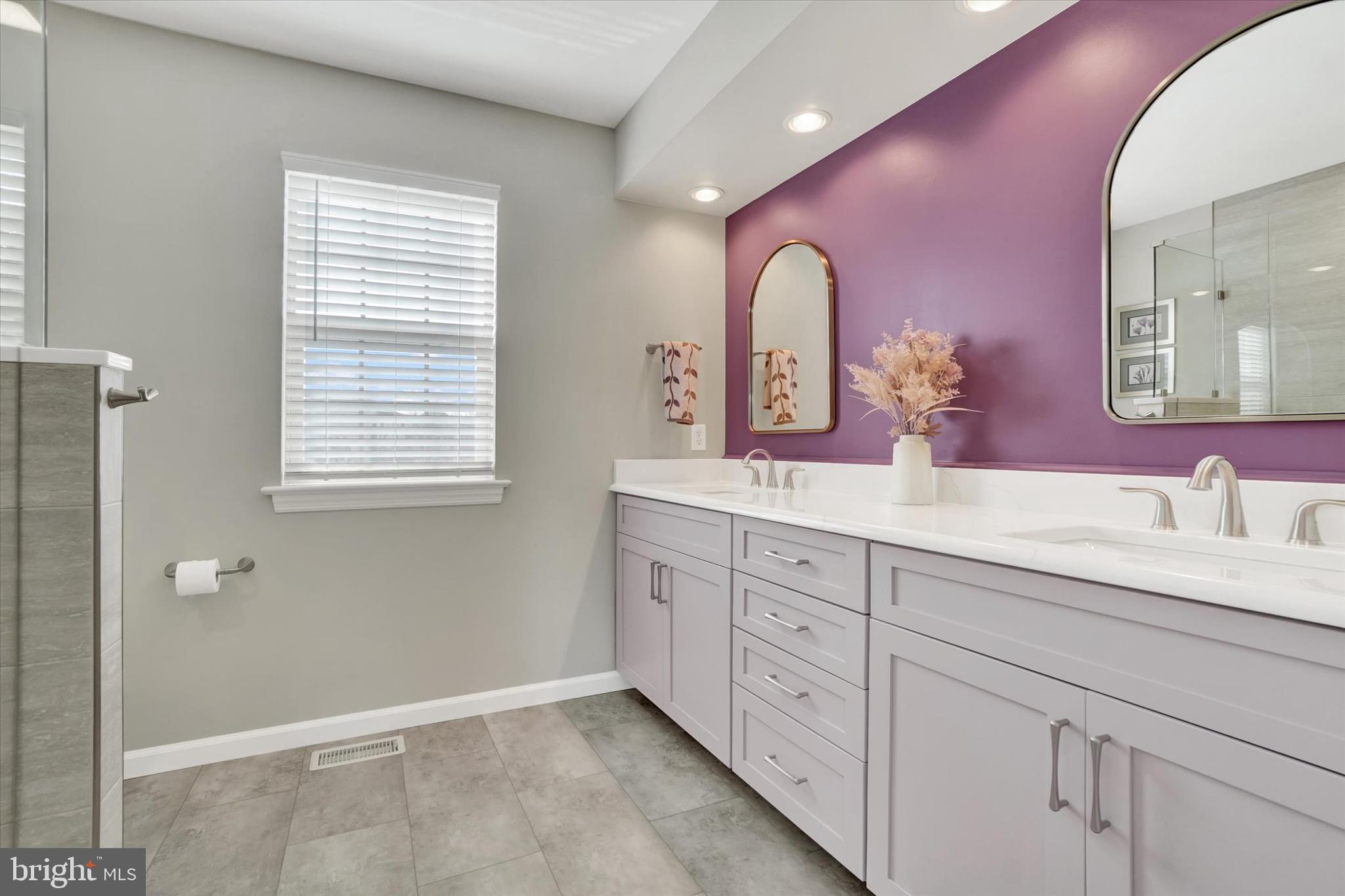 COUNTRY CLUB MANOR - Residential