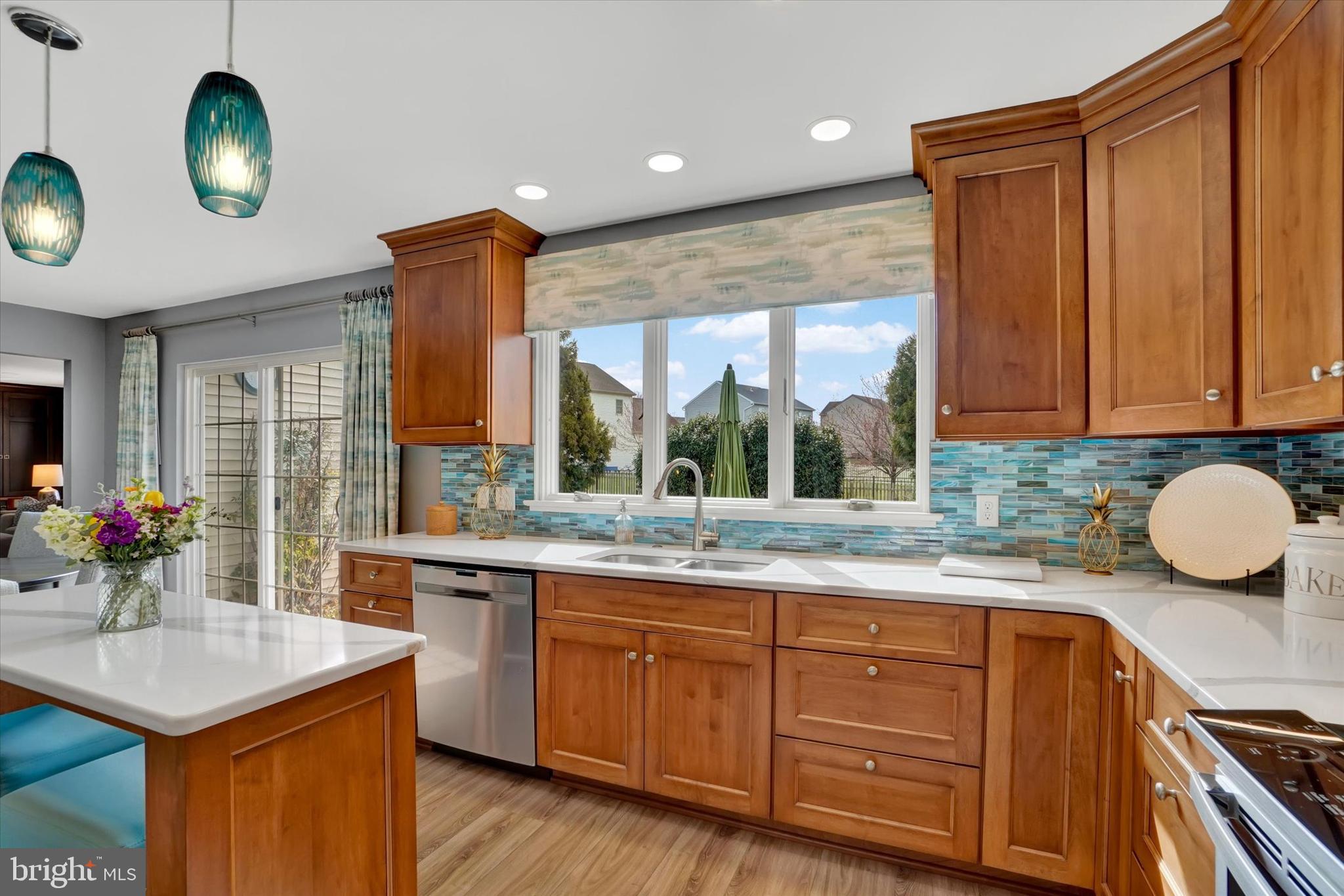 COUNTRY CLUB MANOR - Residential