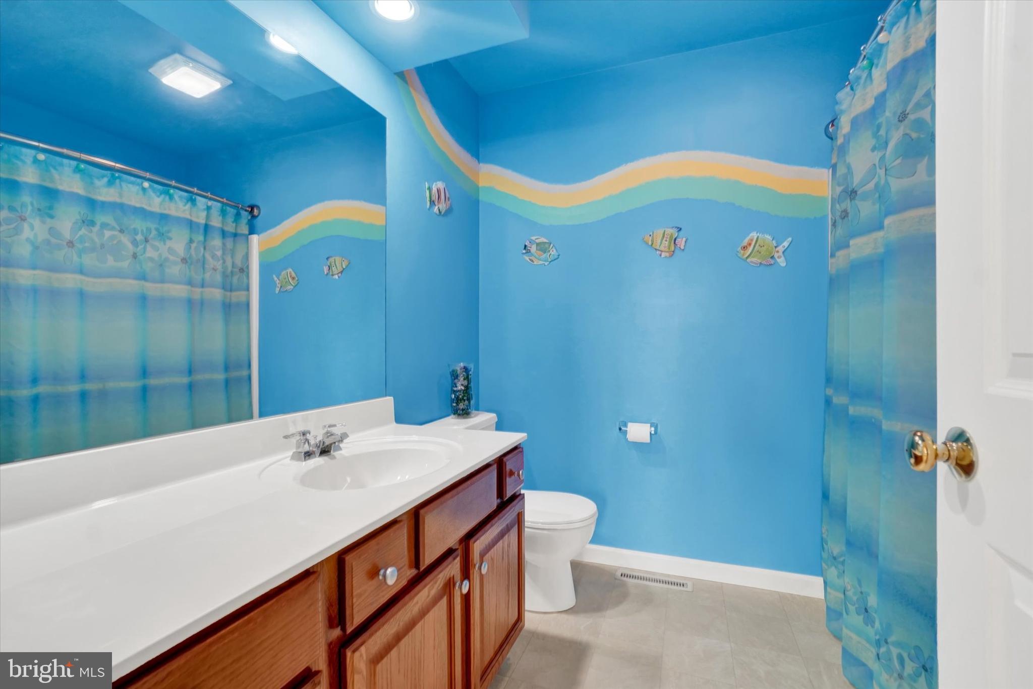 COUNTRY CLUB MANOR - Residential