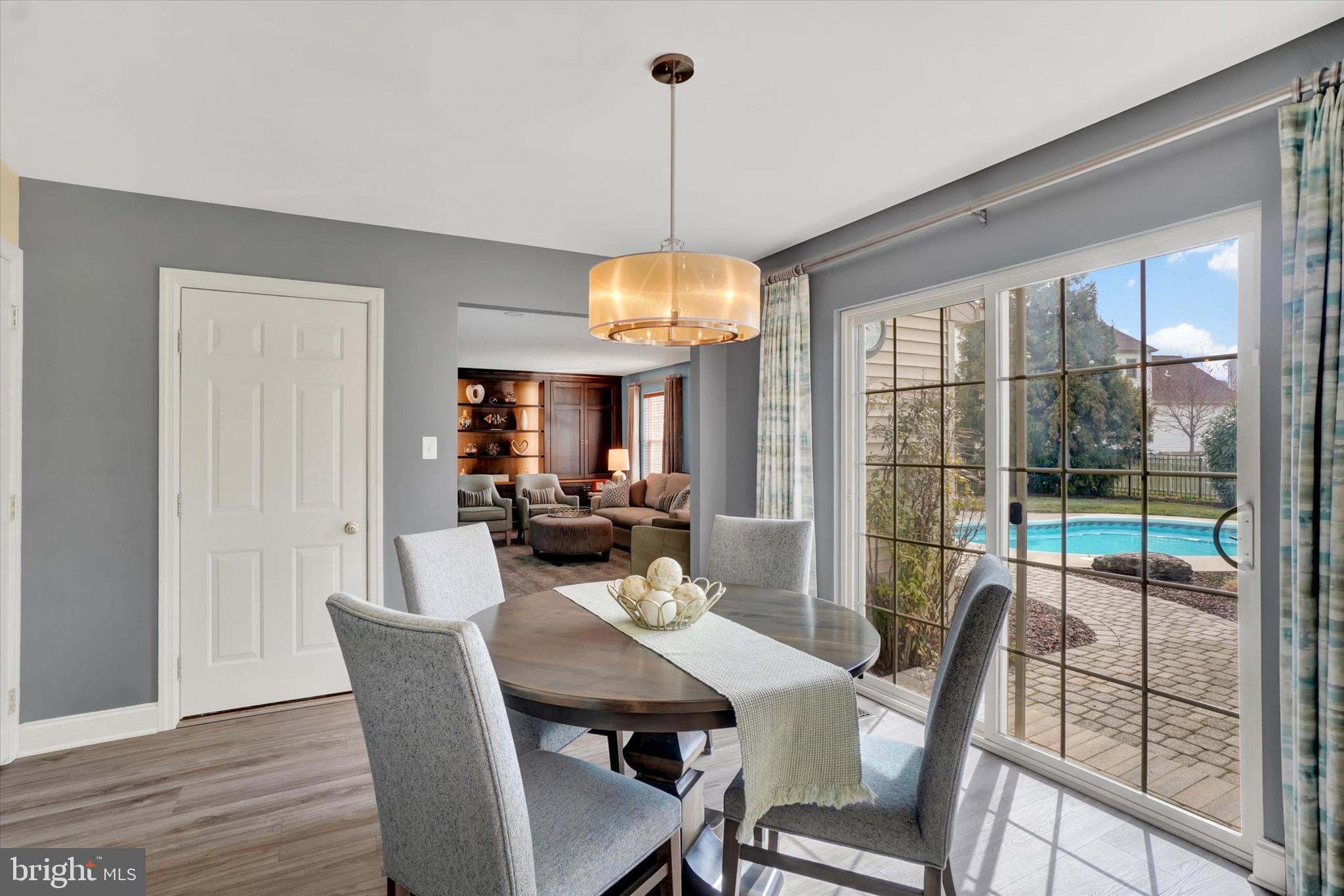 COUNTRY CLUB MANOR - Residential