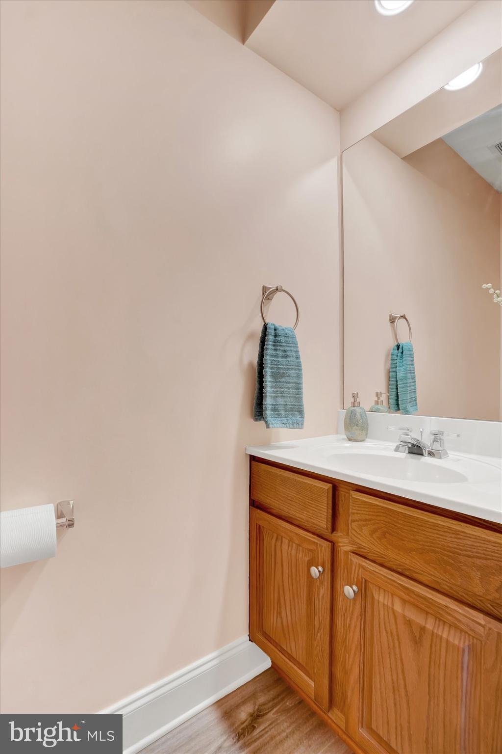 COUNTRY CLUB MANOR - Residential