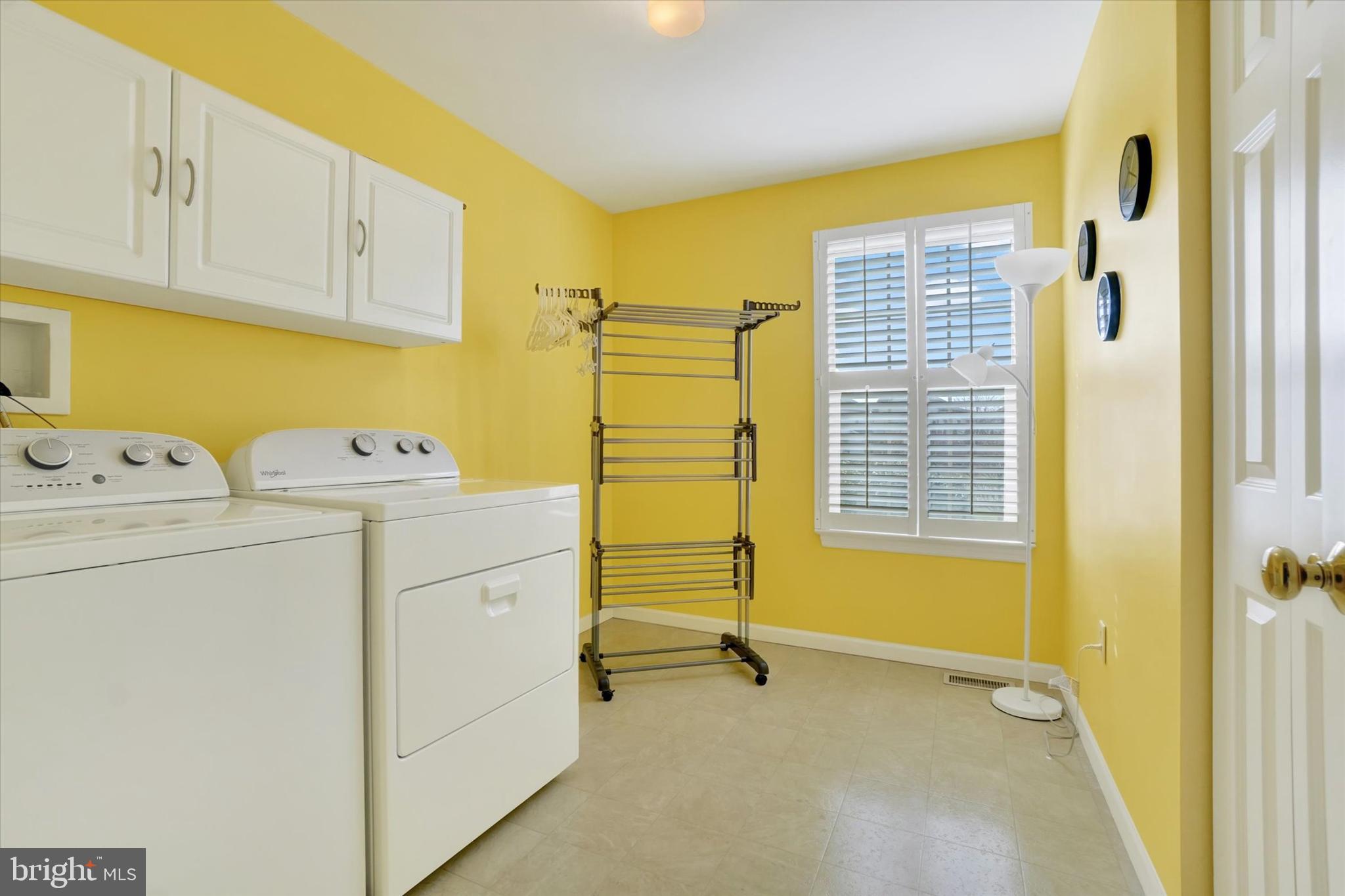 COUNTRY CLUB MANOR - Residential