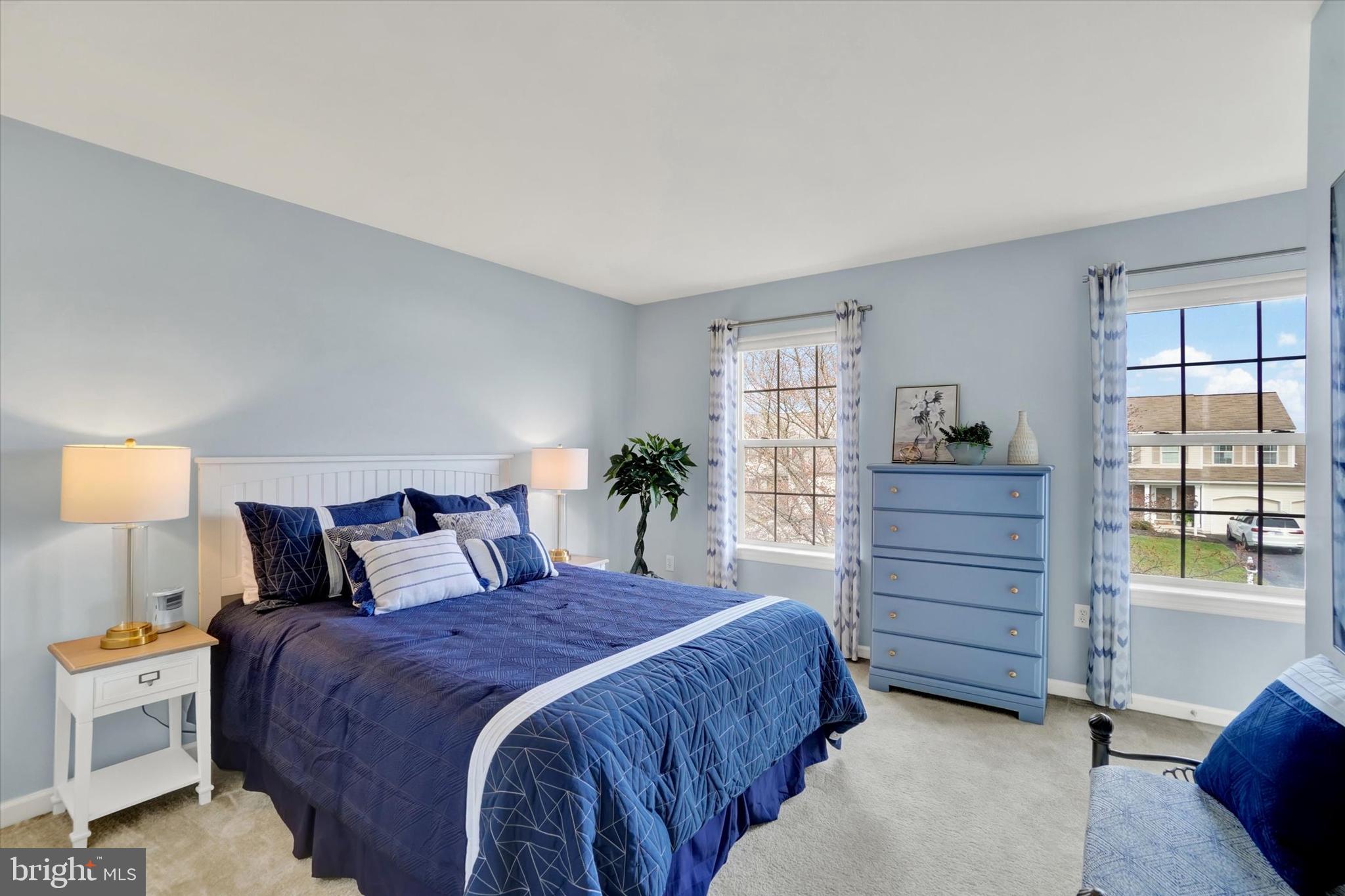 COUNTRY CLUB MANOR - Residential