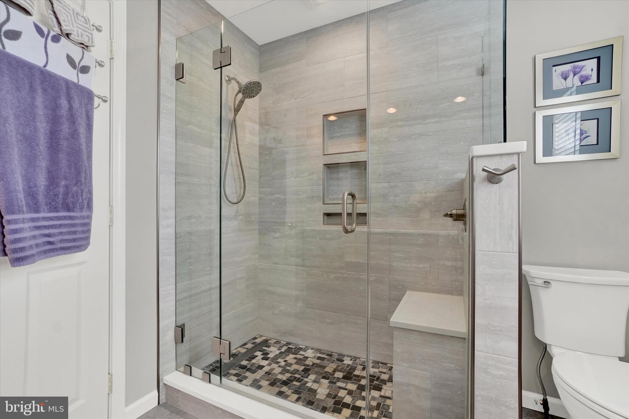 COUNTRY CLUB MANOR - Residential