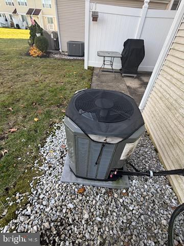 NEWTON LAKE - Residential