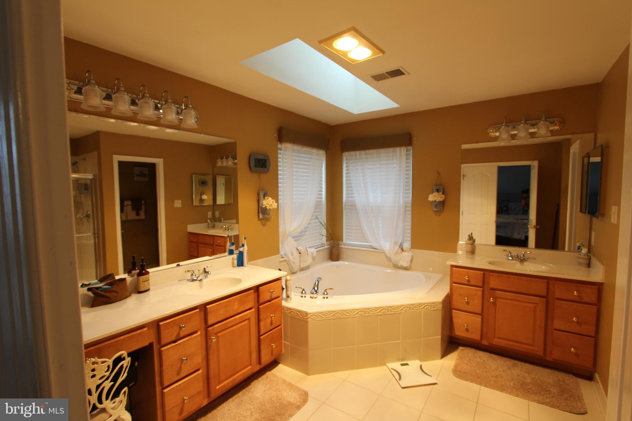 SHAMROCK MANOR - Residential