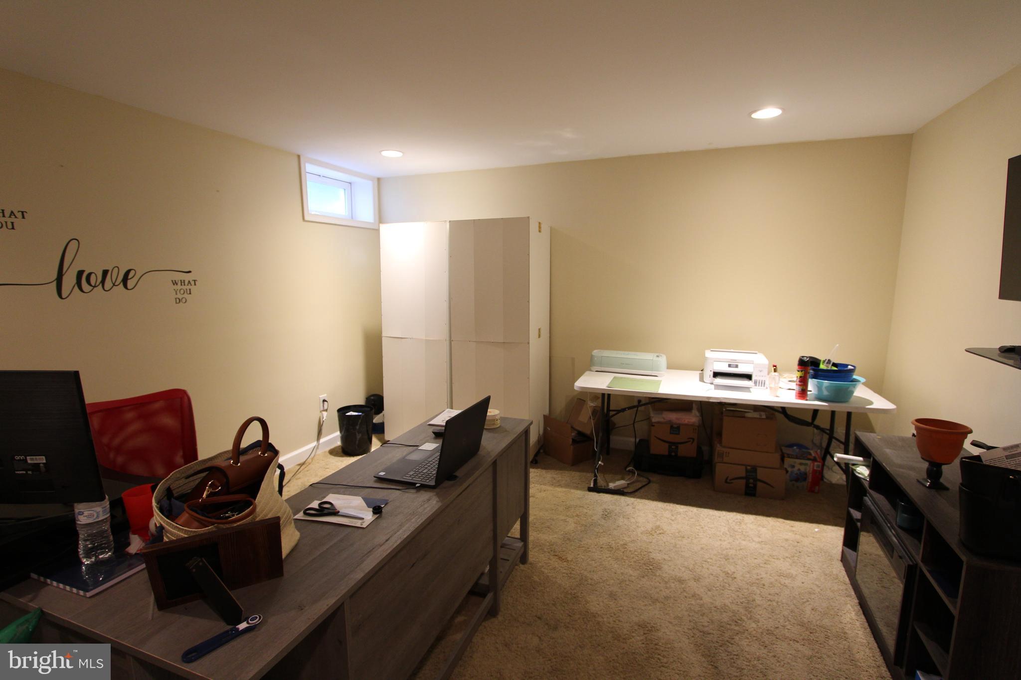 SHAMROCK MANOR - Residential