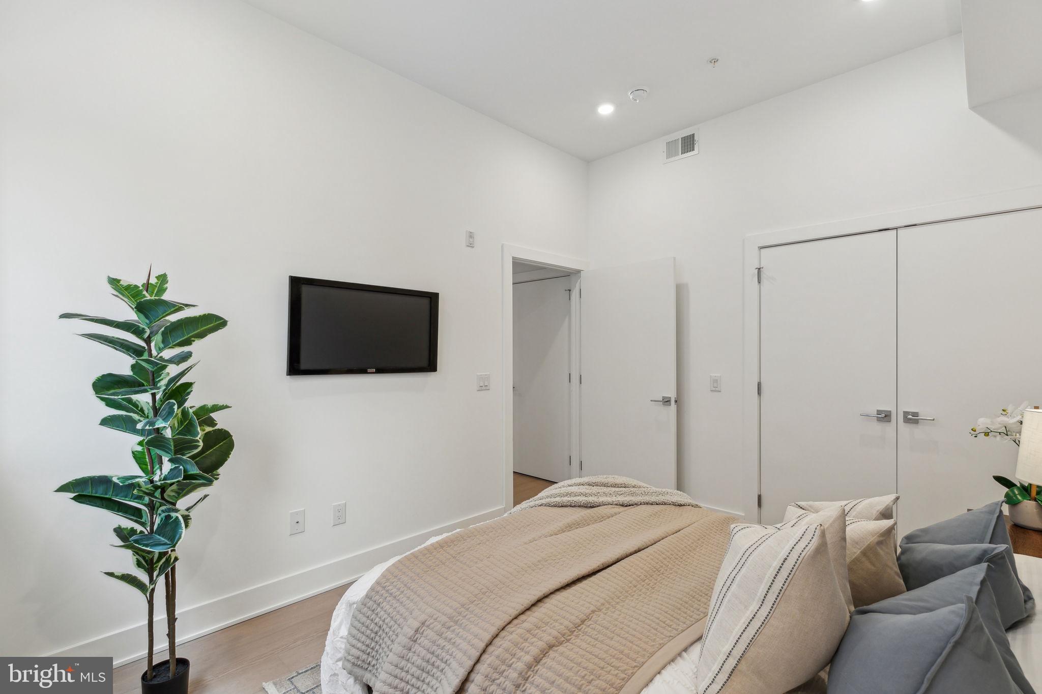 OLDE KENSINGTON - Residential Lease