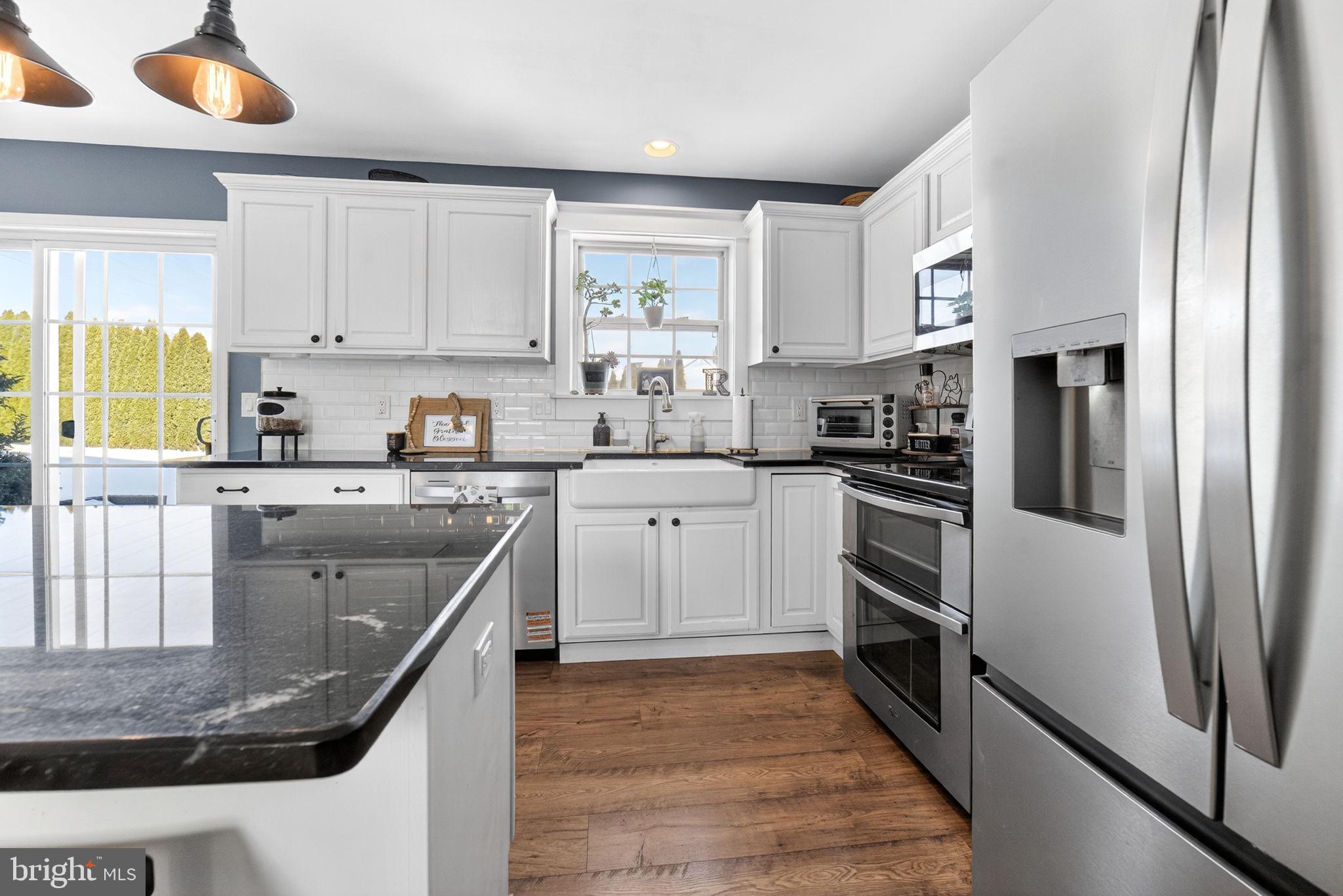 ROLLING HILLS - Residential