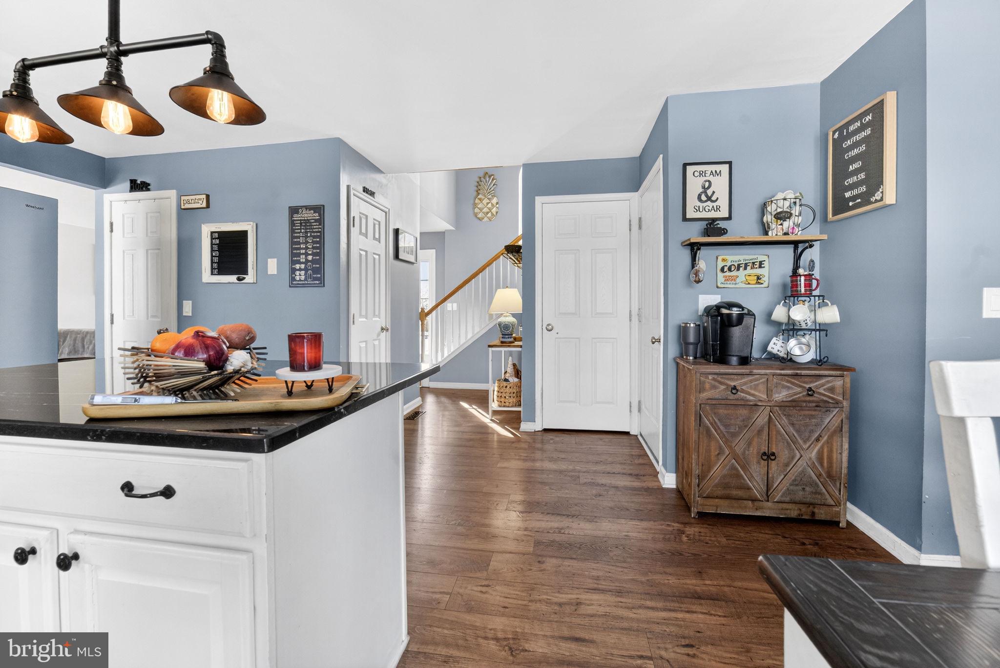 ROLLING HILLS - Residential