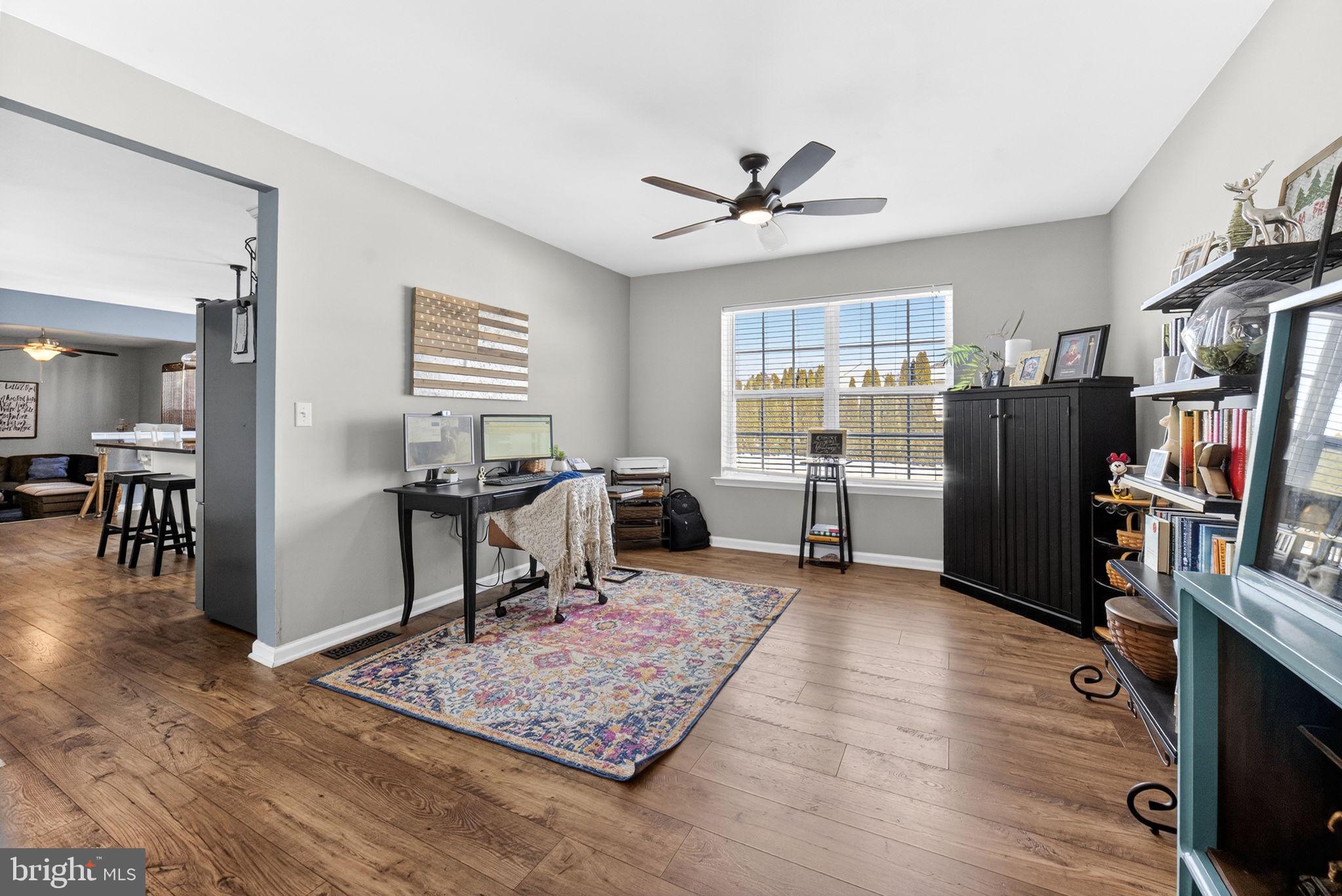 ROLLING HILLS - Residential