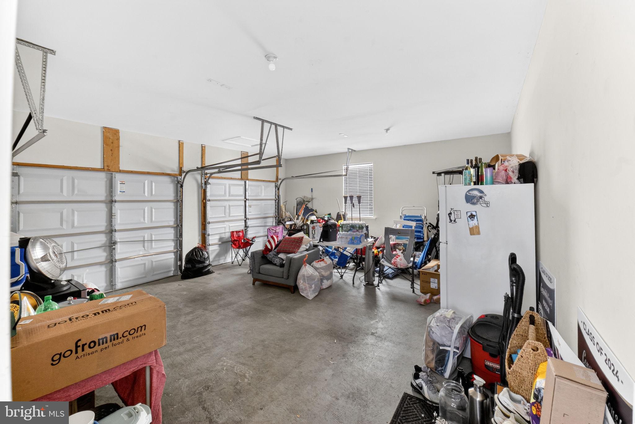 ROLLING HILLS - Residential