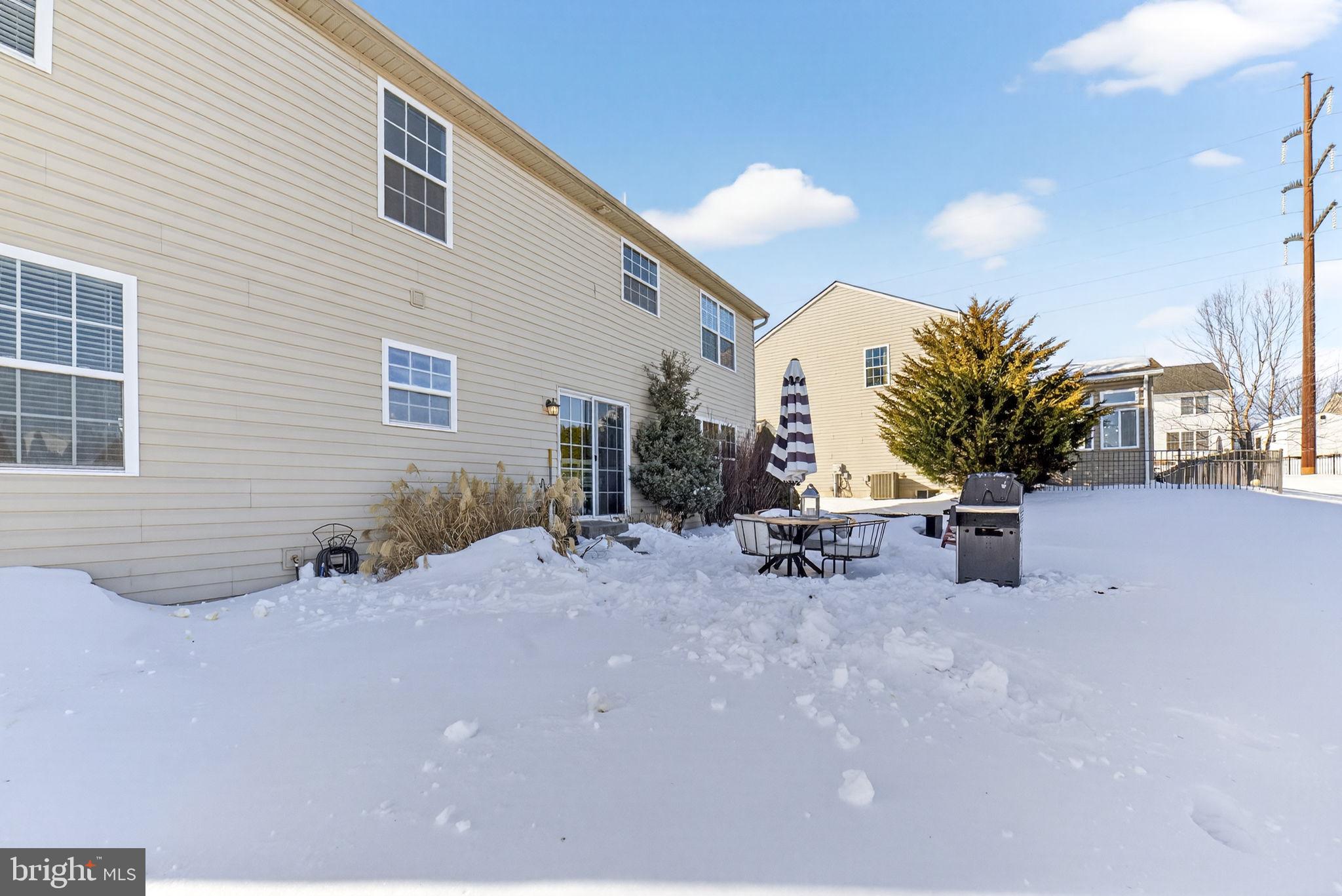 ROLLING HILLS - Residential