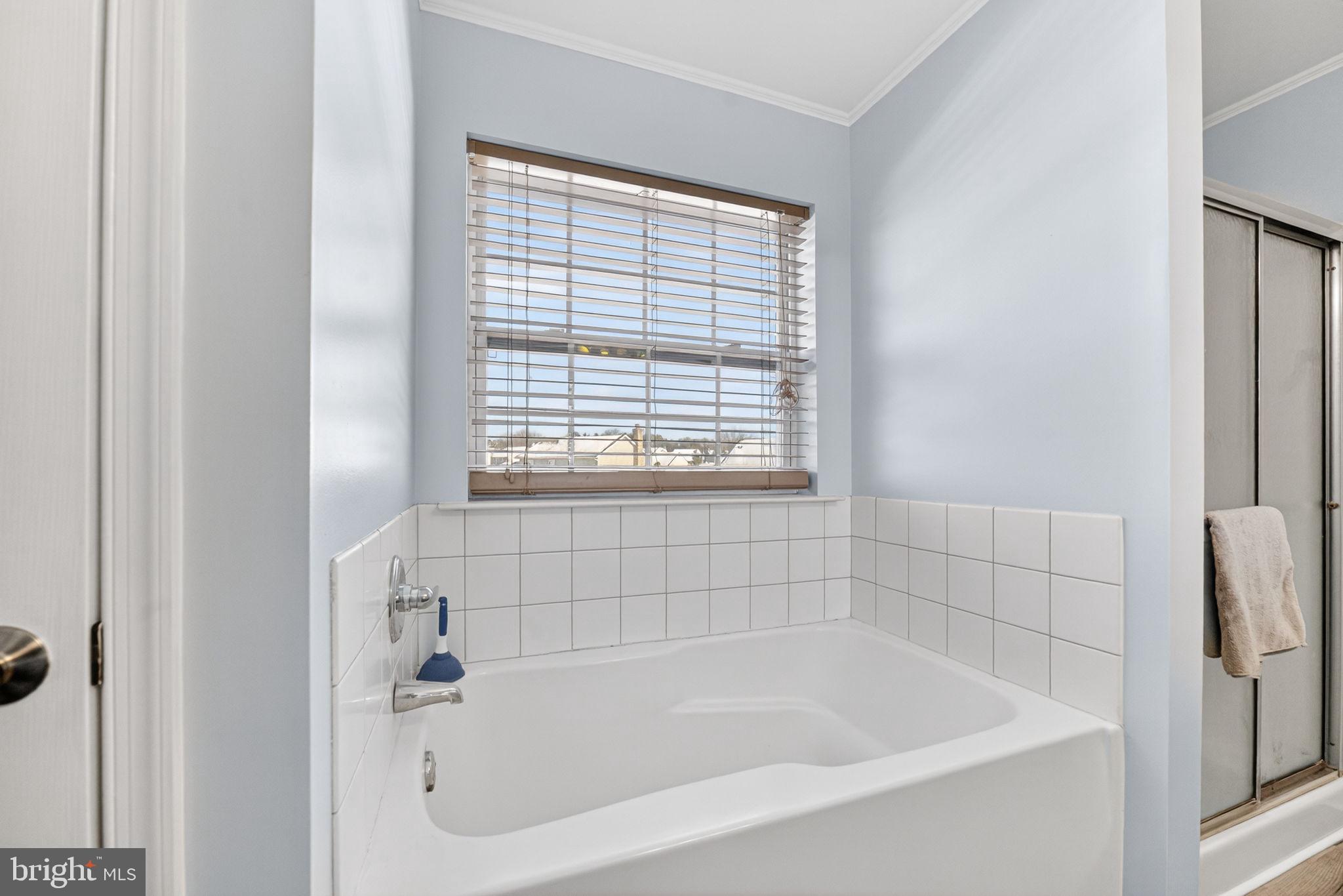 ROLLING HILLS - Residential