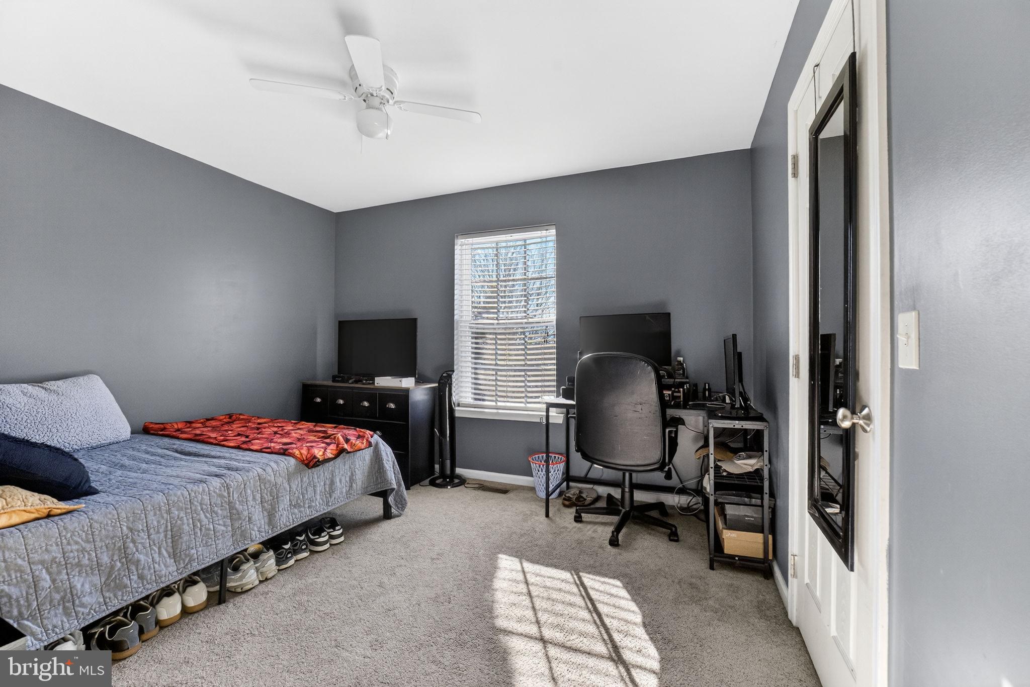 ROLLING HILLS - Residential