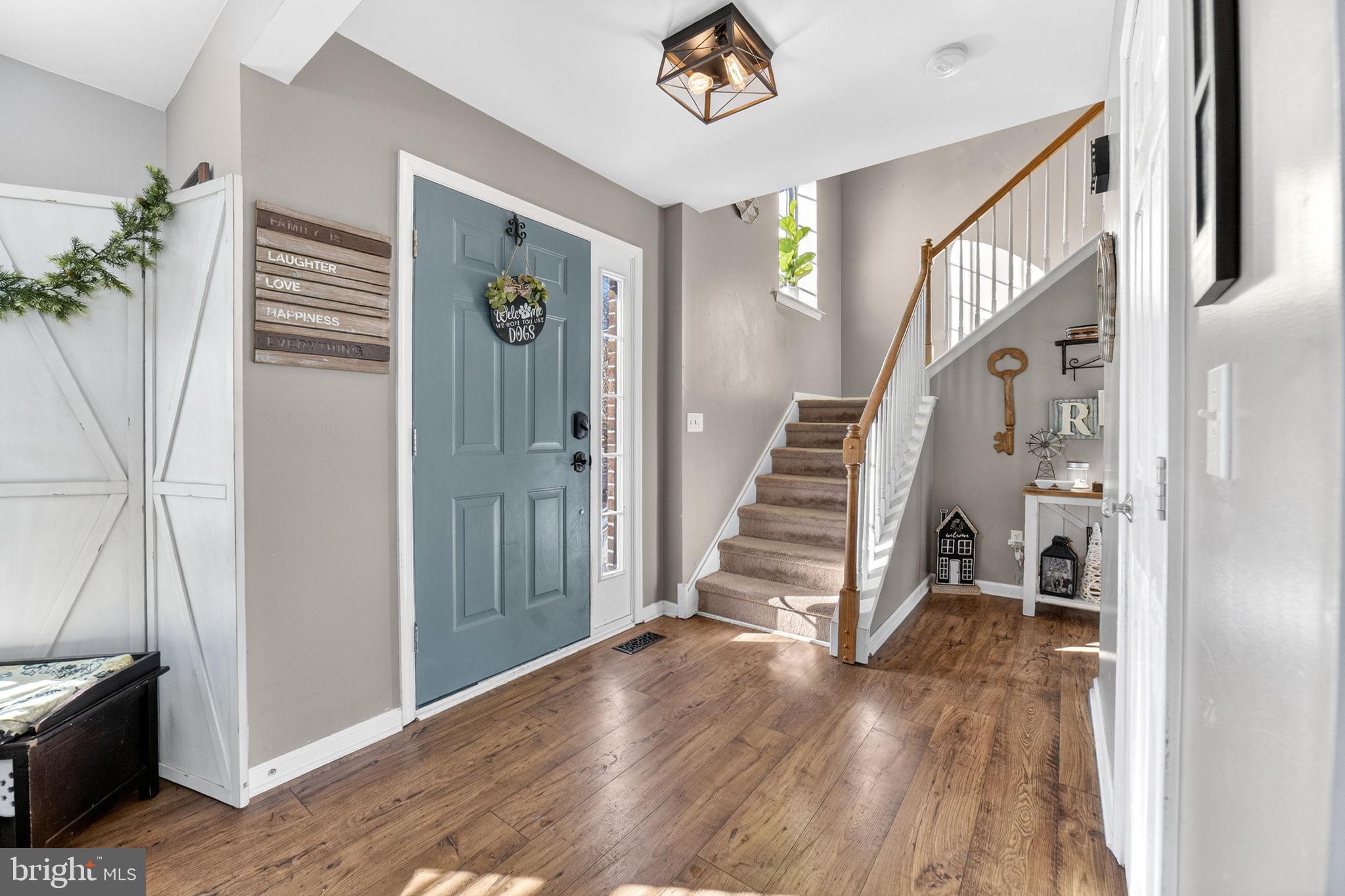 ROLLING HILLS - Residential