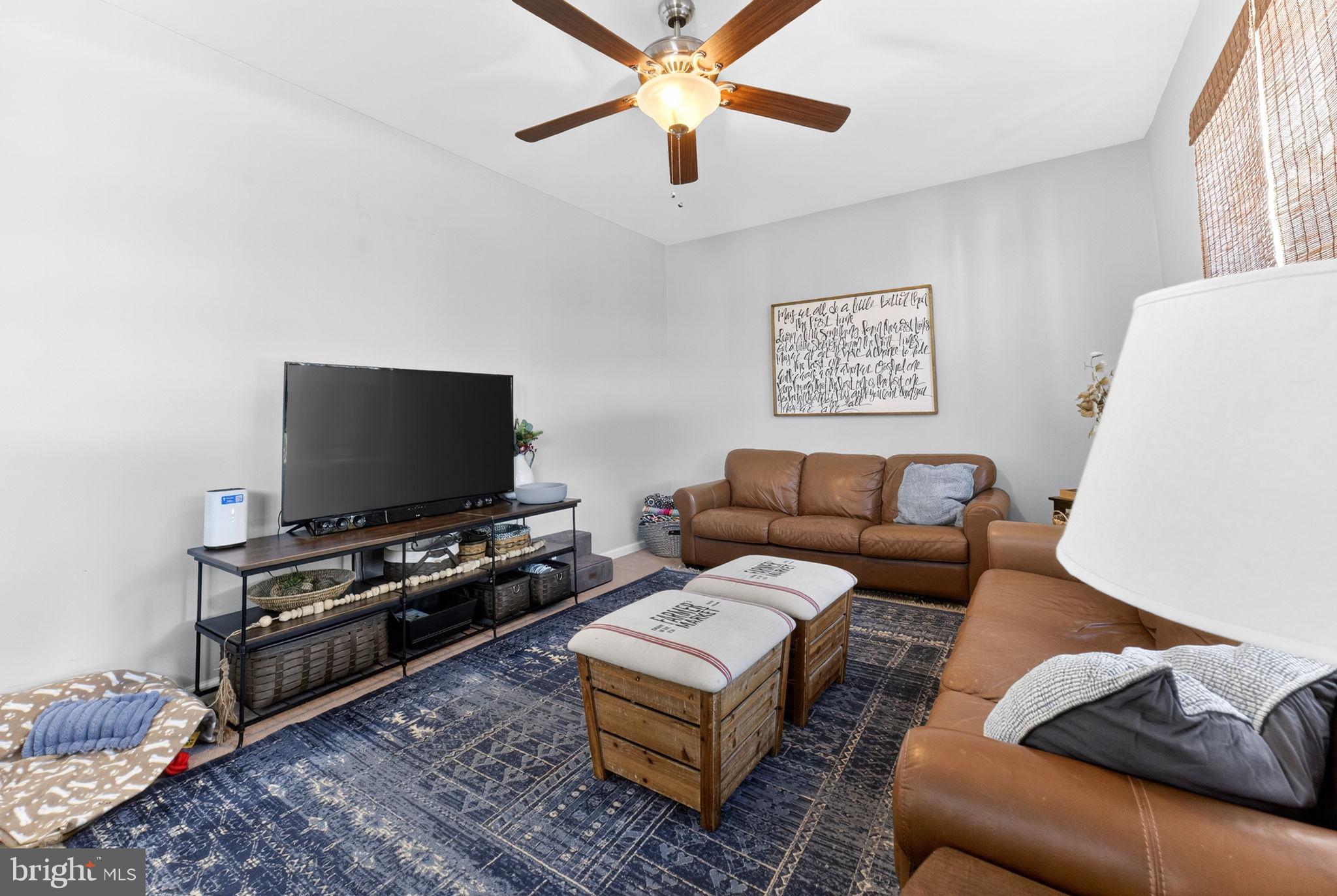 ROLLING HILLS - Residential