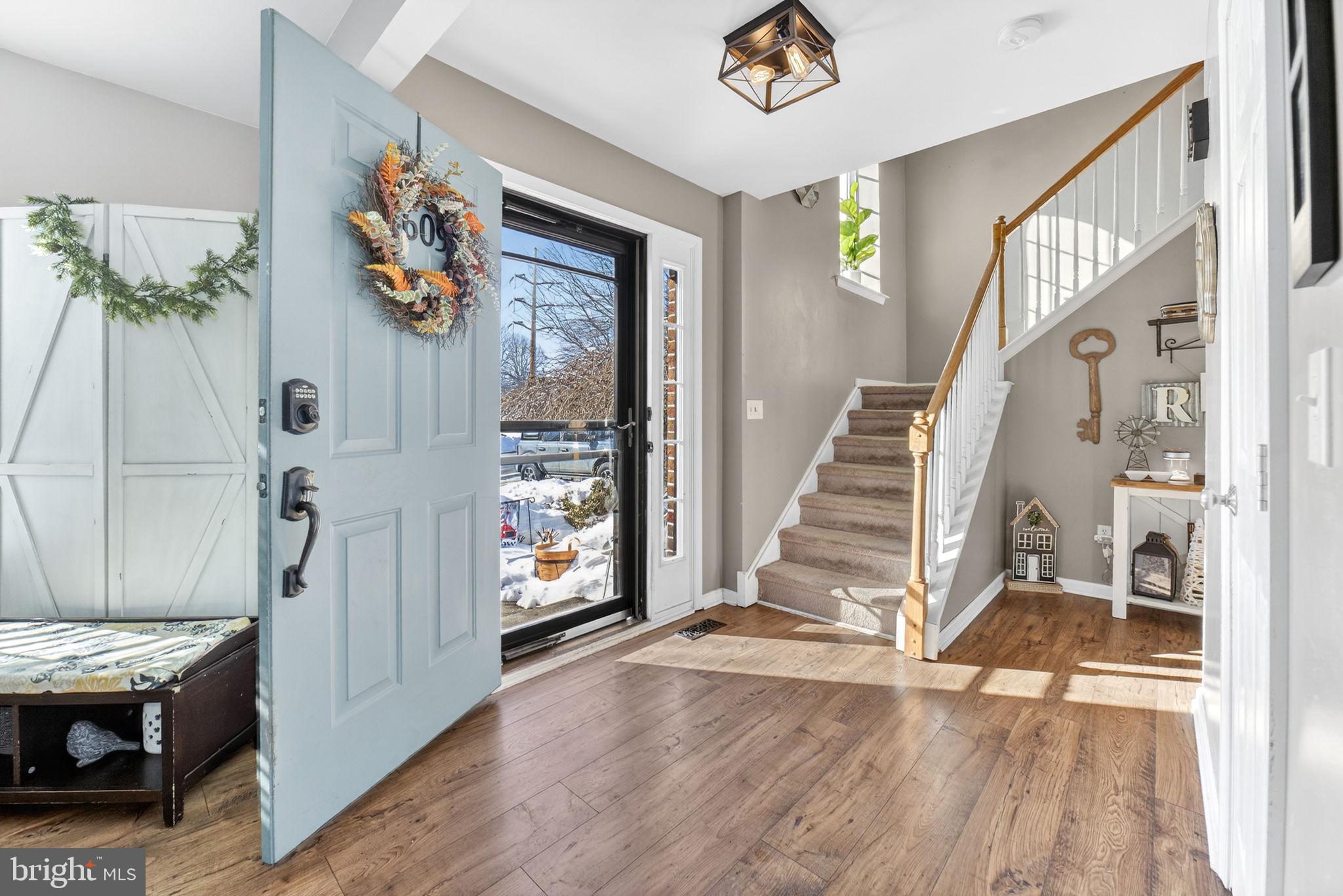 ROLLING HILLS - Residential